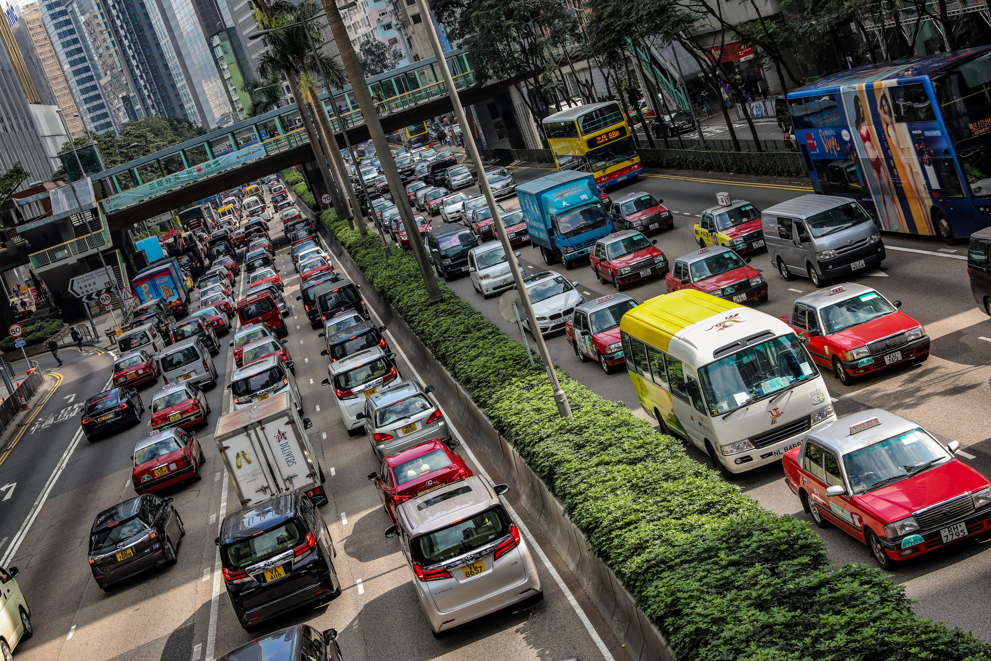 In Hong Kong, it is currently illegal for drivers of private vehicles to accept paid customers without a hire-car permit. Photo: K. Y. Cheng