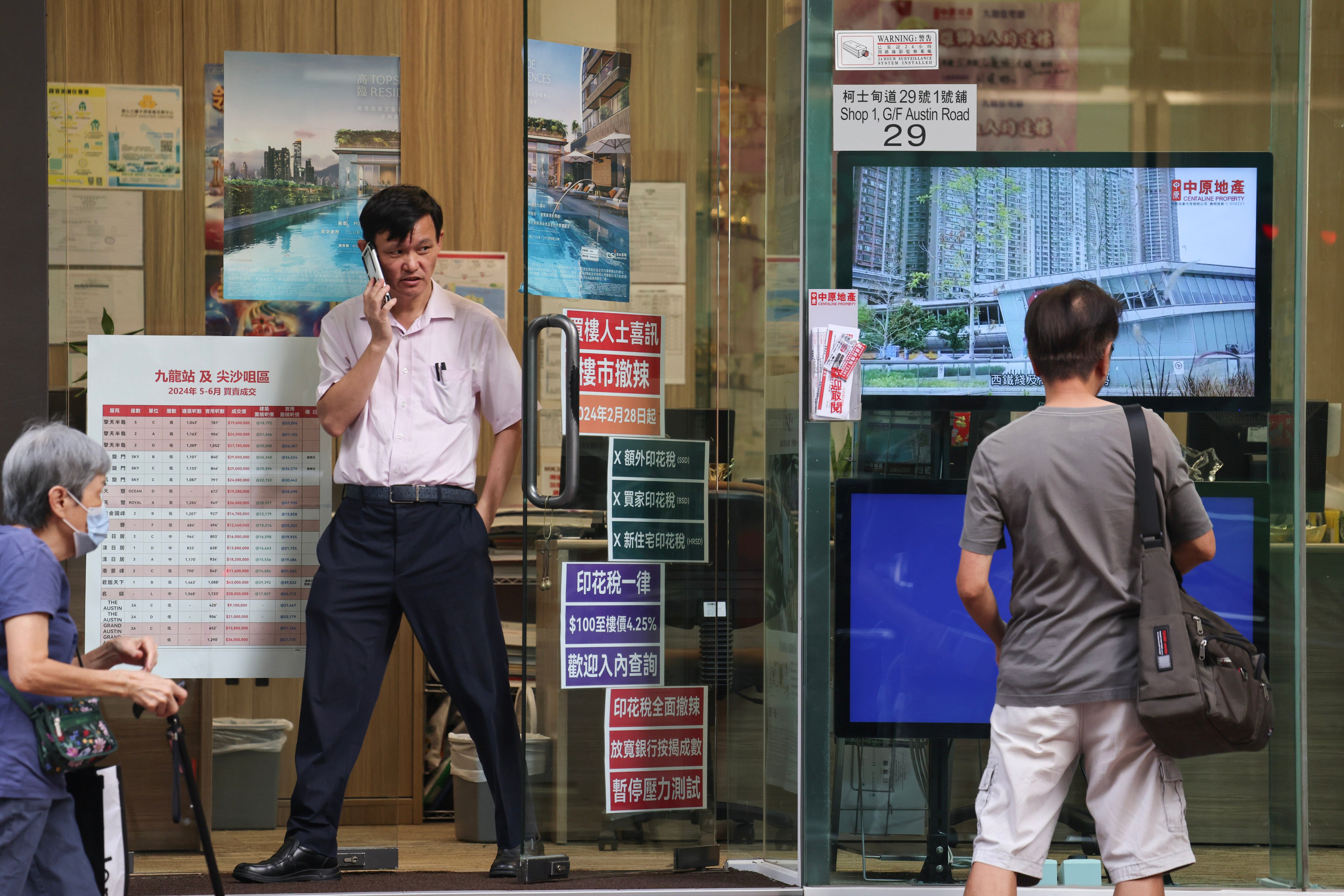 Residential advertisements outside a real estate agency in Jordan, Hong Kong, Photo: Jelly Tse