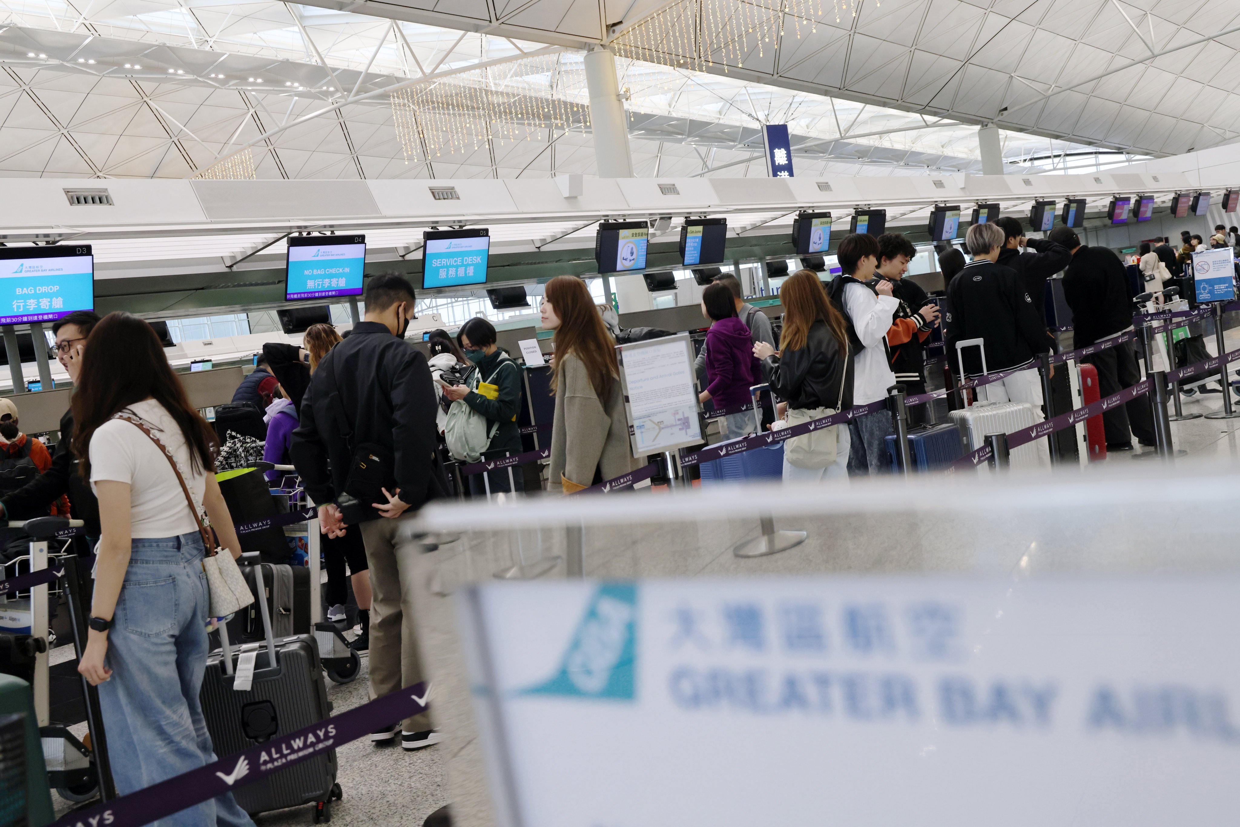 Passengers wait in line at the Greater Bay Airlines counters at Hong Kong airport. Photo: Jelly Tse