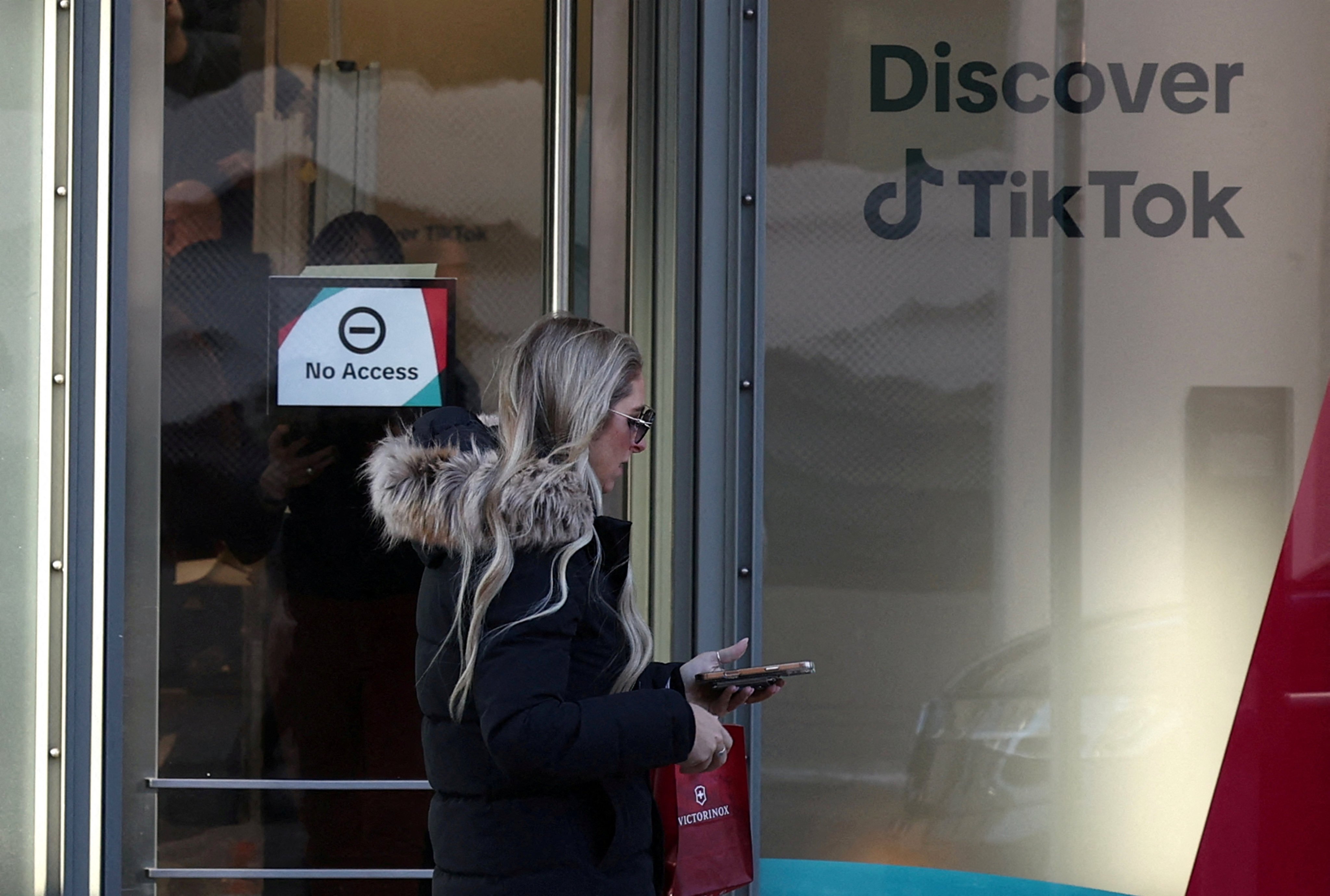 A TikTok logo is displayed at the entrance of the company’s temporary stand ahead of the World Economic Forum in Davos, Switzerland January 18, 2025. Photo: Reuters