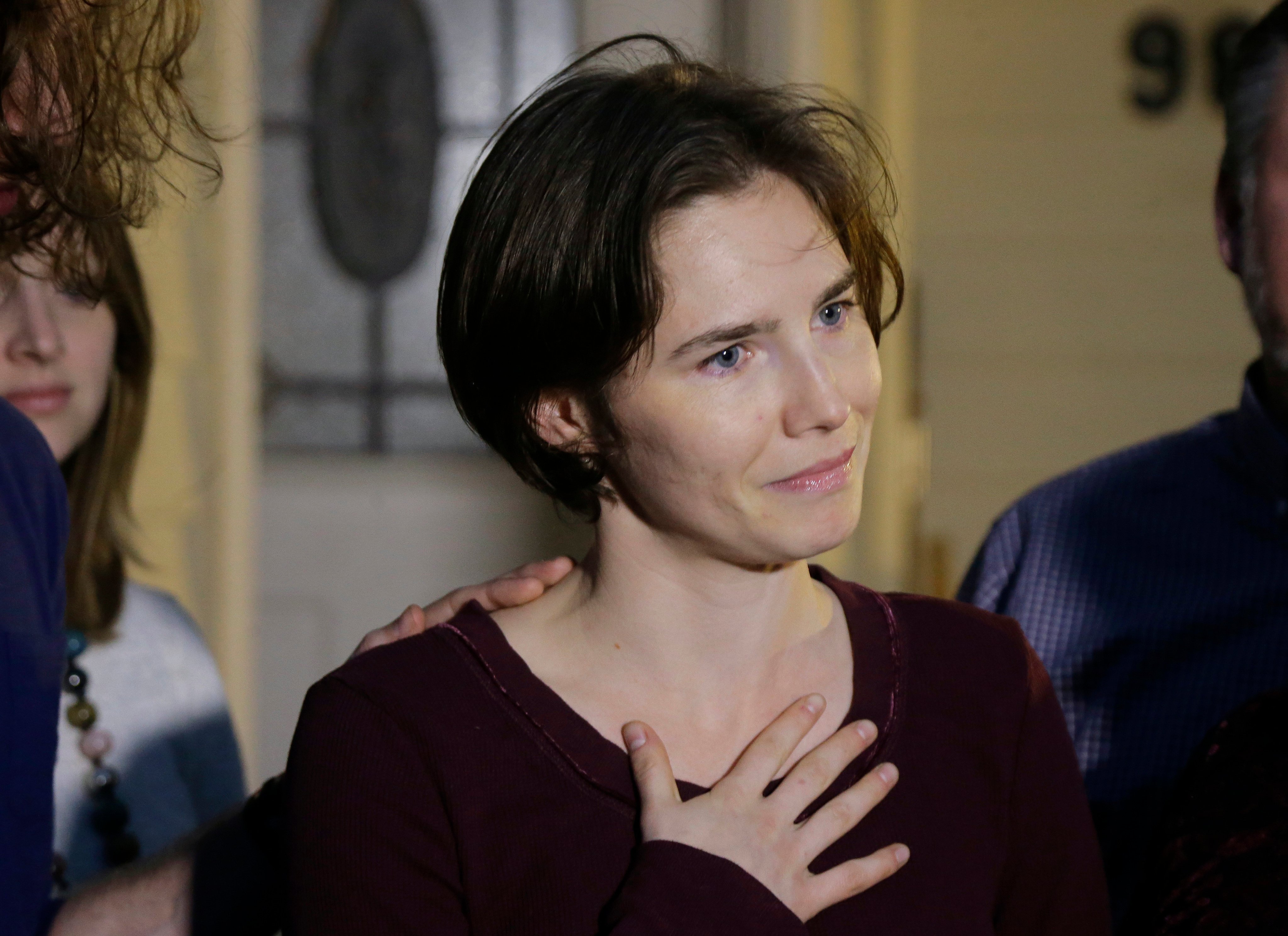 Amanda Knox talks to reporters outside her mother’s home in Seattle, Washington, in March 2015. Photo: AP