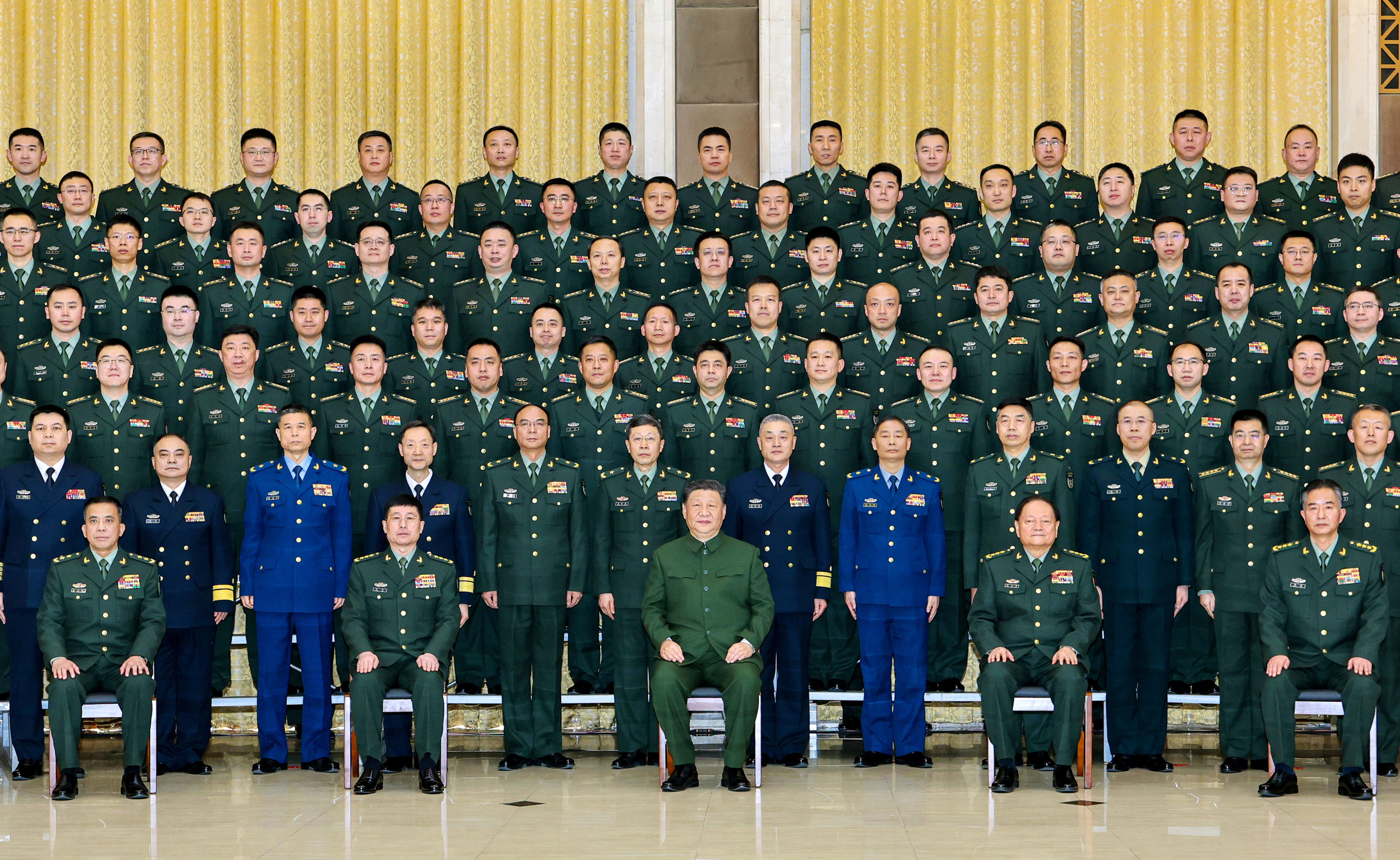 Chinese President Xi Jinping (front, centre) poses with officers and soldiers of the PLA’s Northern Theatre Command on Friday. Photo: Xinhua