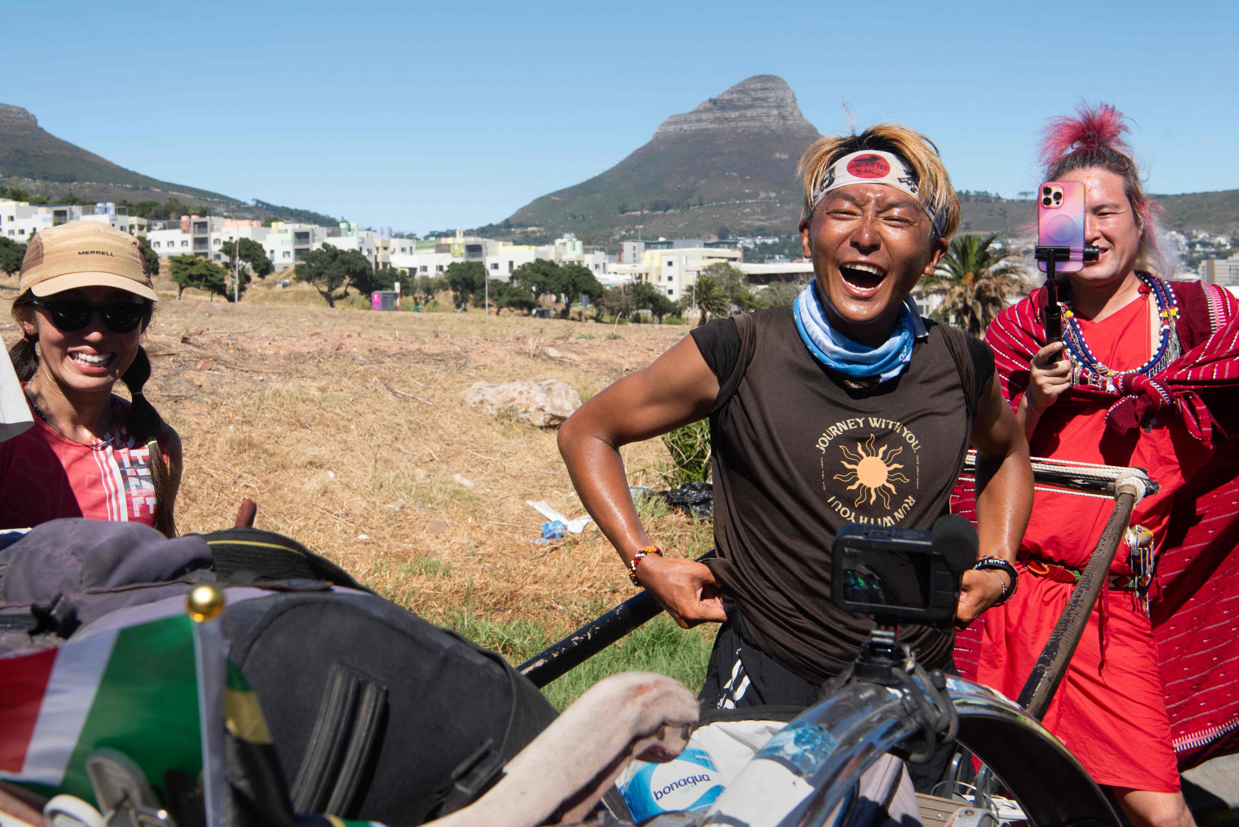 Yuji “Gump” Suzuki with support team members near the end of his 6,400km rickshaw pull from Nairobi to Cape Town. Photo: AFP