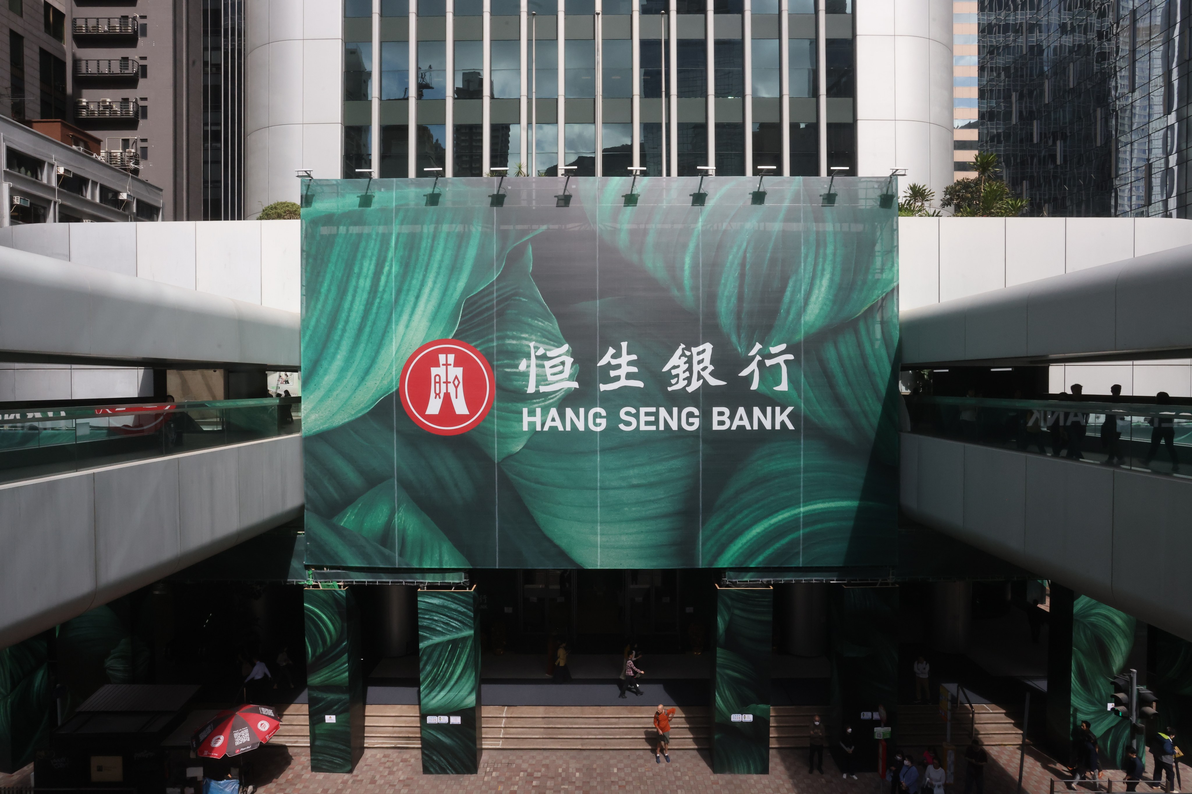 Hang Seng Bank has been fined by the SFC for overcharging its clients while selling investment products. Photo: Jonathan Wong