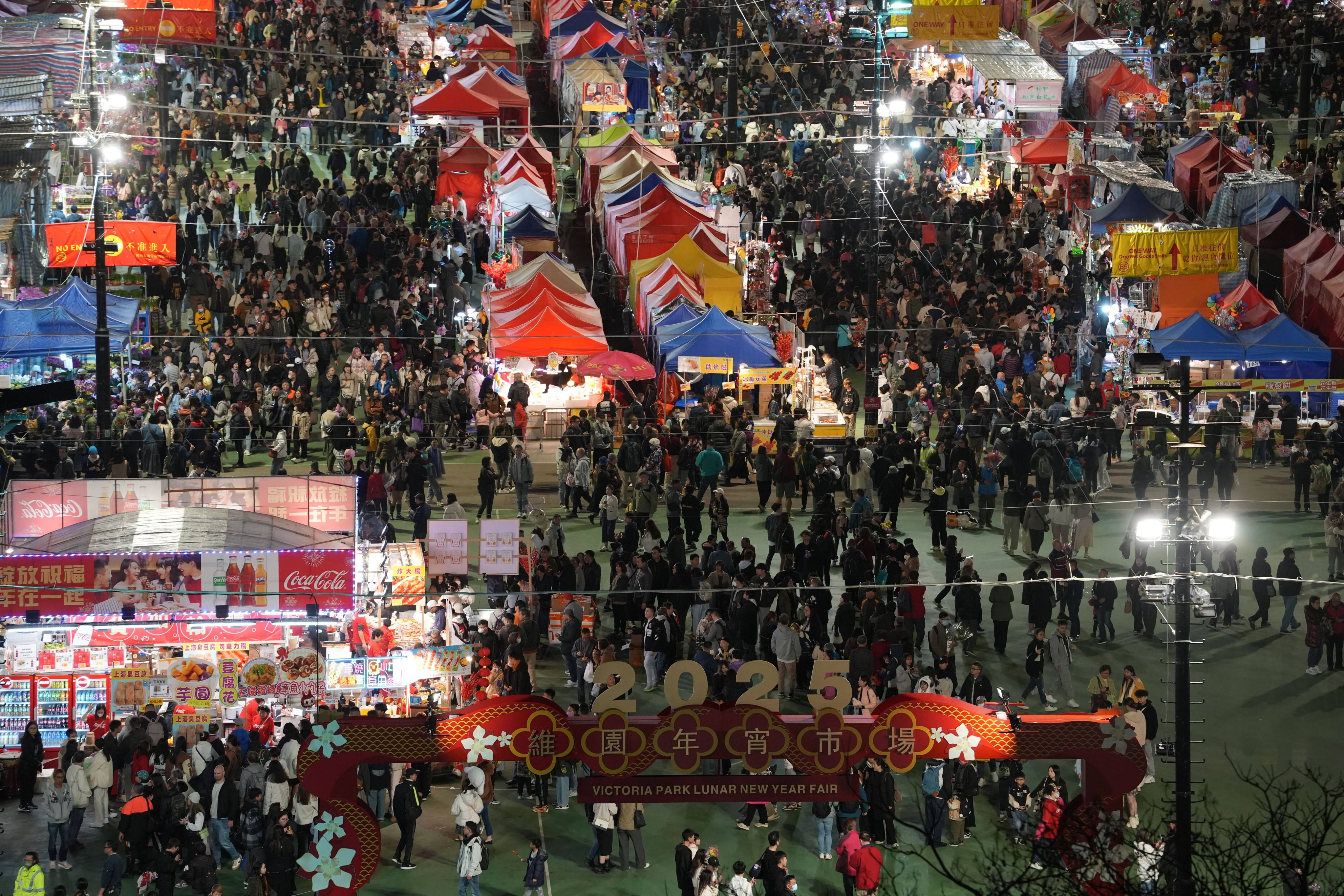 The Lunar New Year fair at Victoria Park will remain open overnight. Photo: Sun Yeung