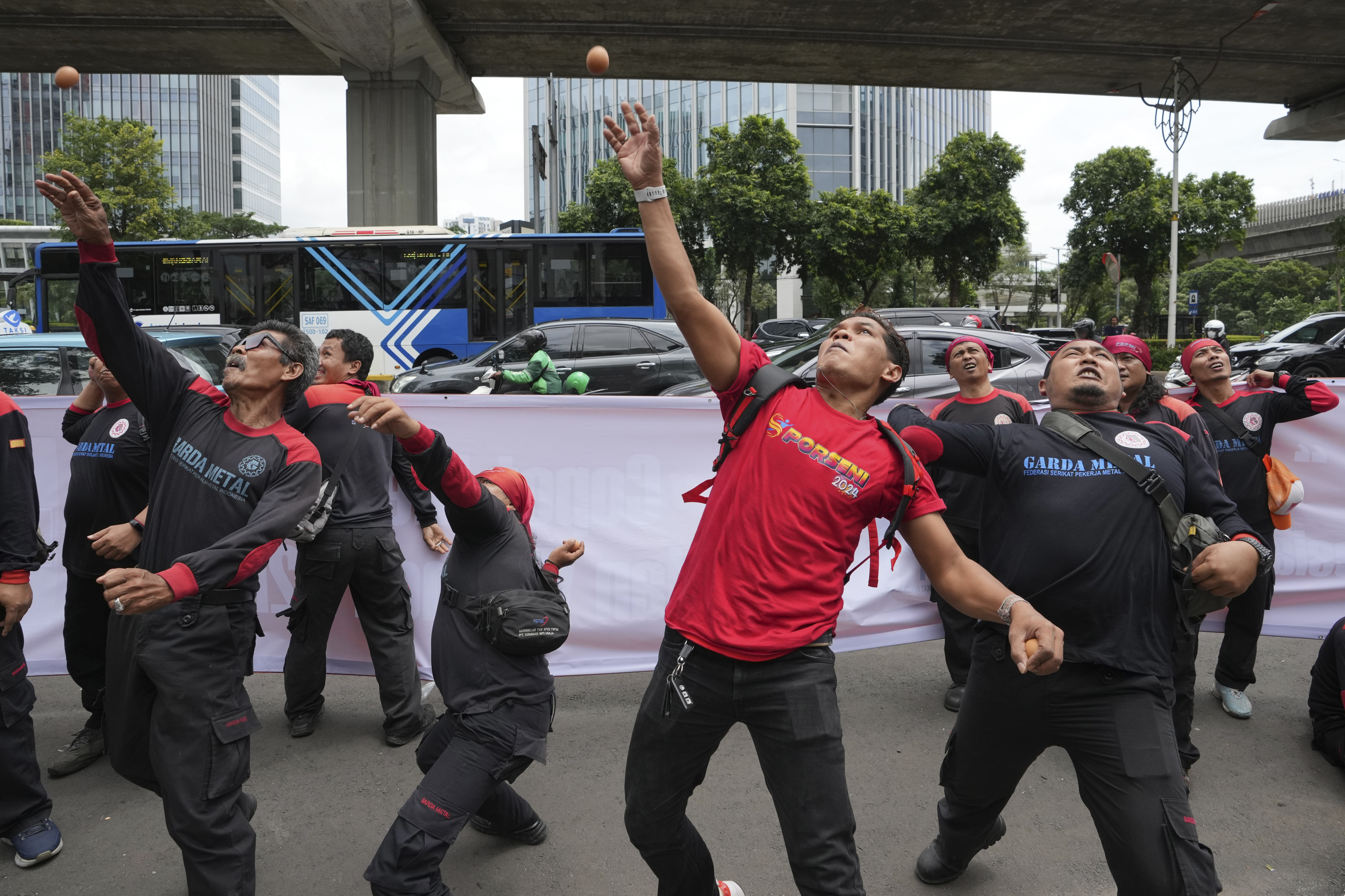 Protesters throw eggs during in front of the Malaysian embassy in Jakarta. Photo: AP