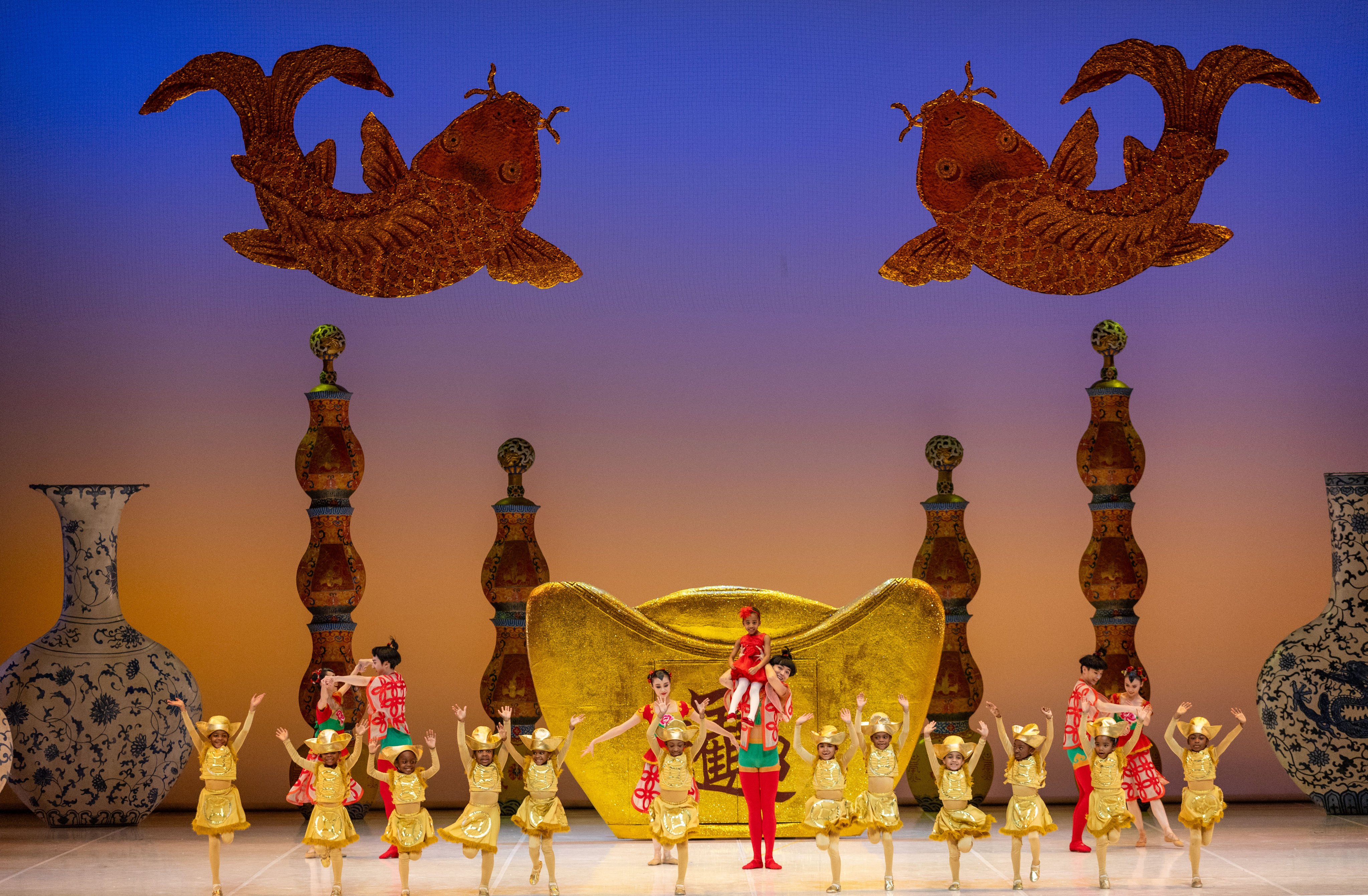 The National Ballet of China performs The Chinese New Year, a version of The Nutcracker, with children from the US at the Kennedy Centre for the Performing Arts in Washington on January 29. Photo: Xinhua