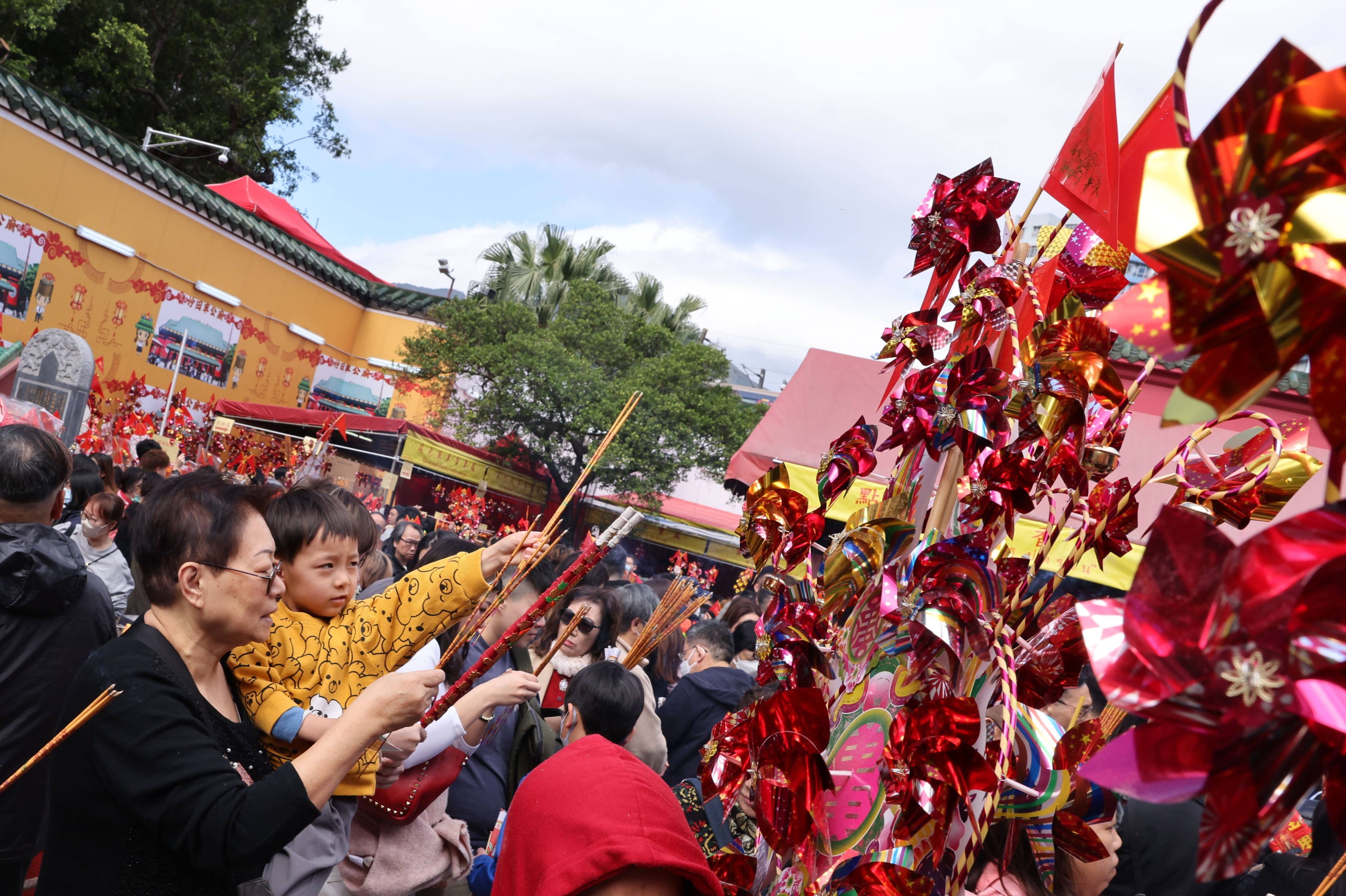 Worshippers flock to Che Kung Temple on the third day of Lunar New Year. Photo: Nora Tam