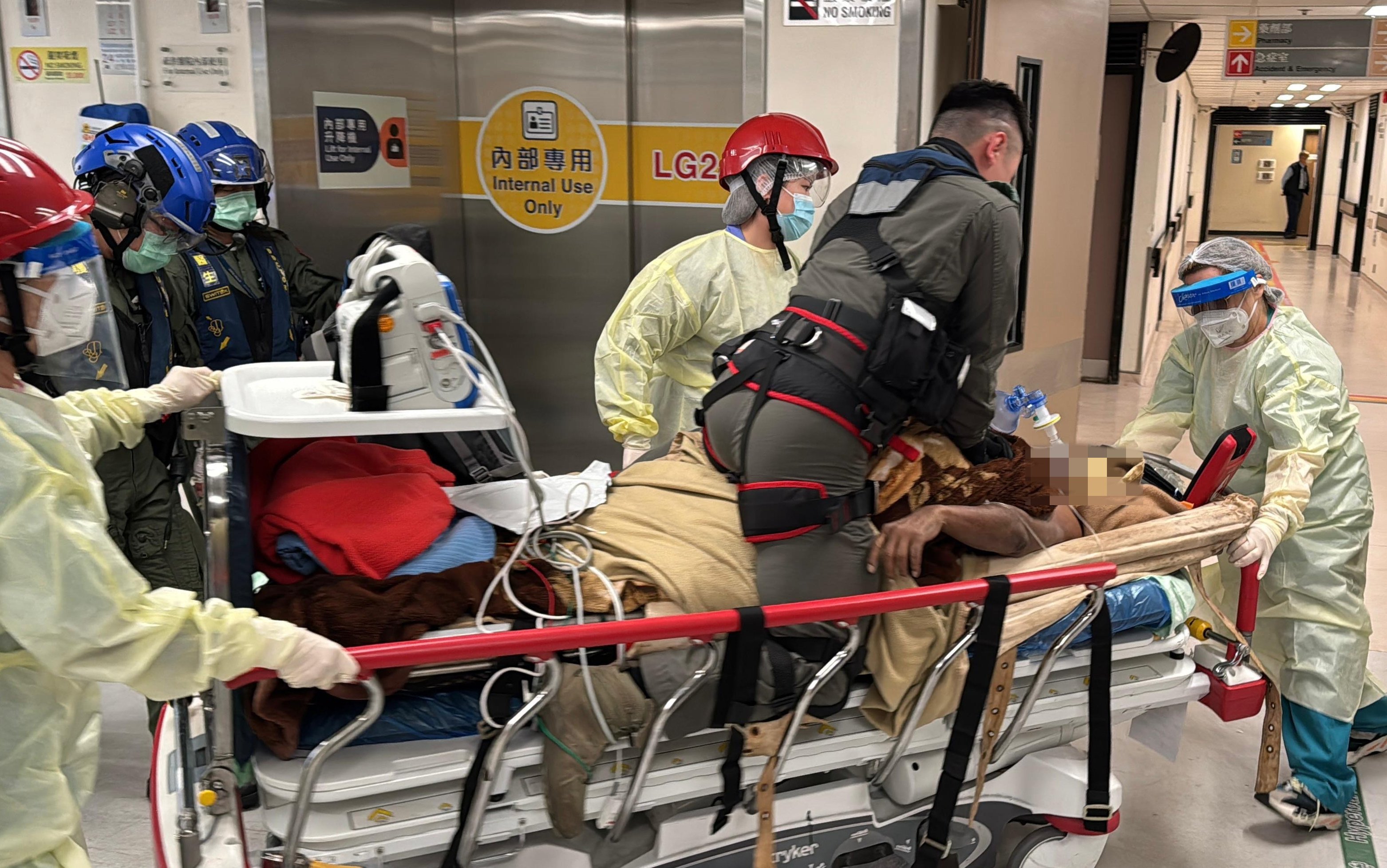 A first responder performs cardiopulmonary resuscitation on the man as he is rushed into Pamela Youde Nethersole Eastern Hospital in Chai Wan. Photo: Handout