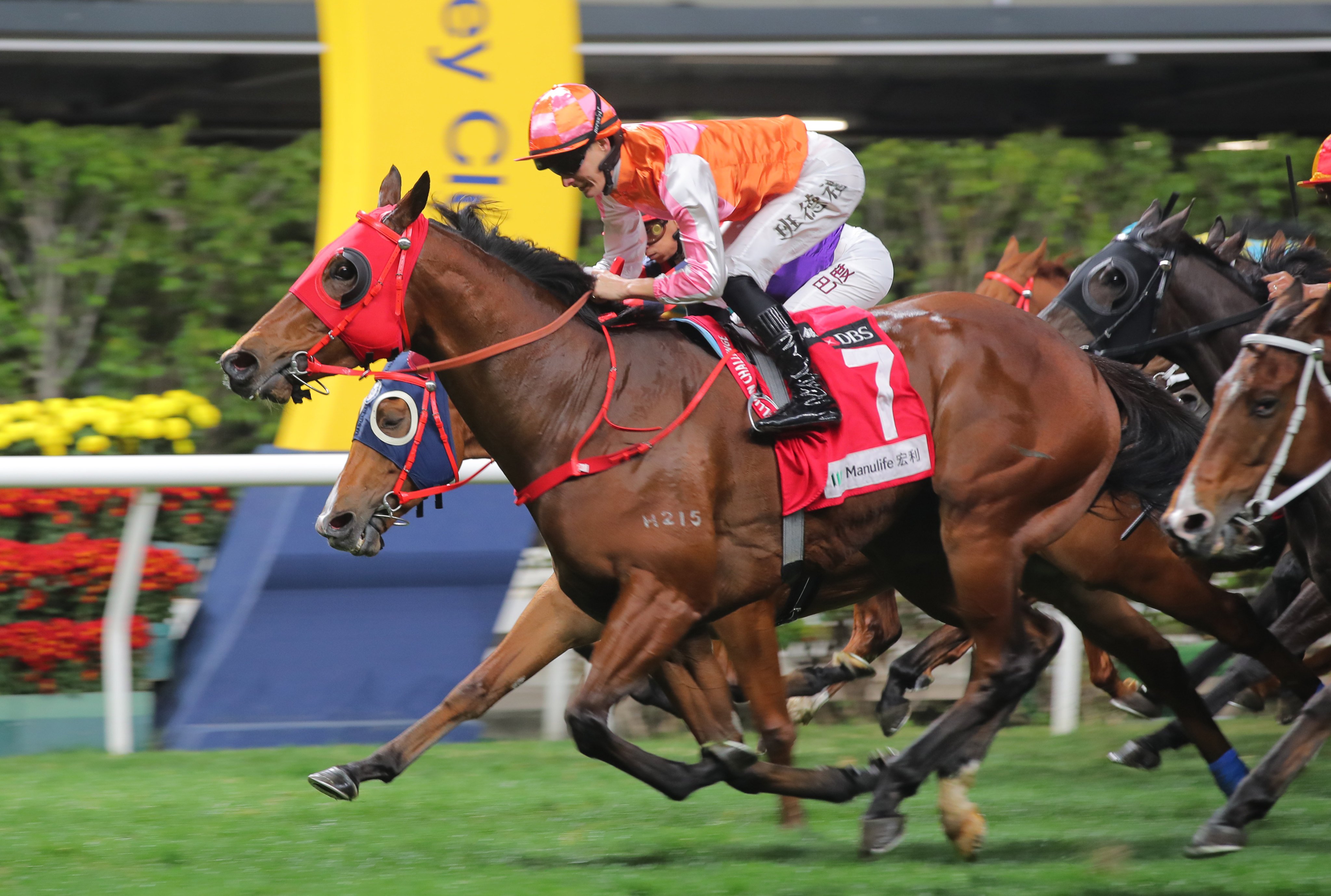 Harry Bentley salutes aboard Helene Feeling in the Group Three January Cup. Photos: Kenneth Chan