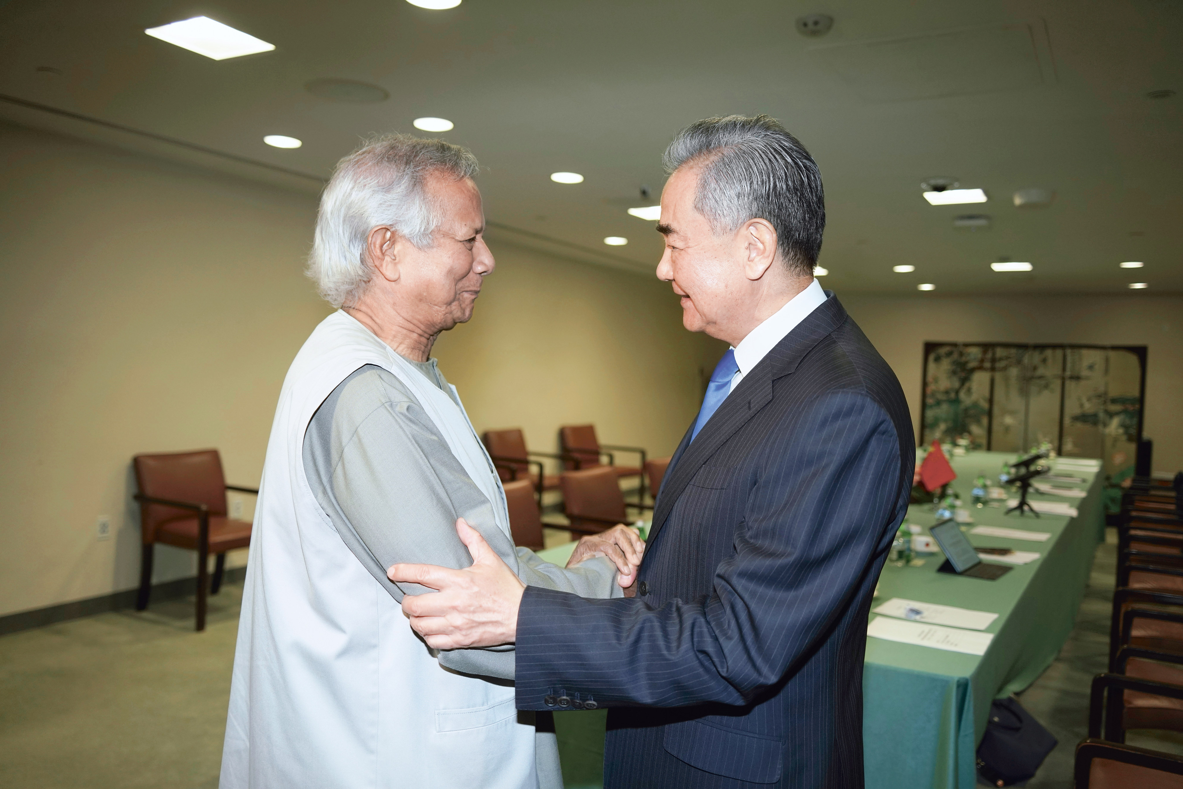 Chinese Foreign Minister Wang Yi meets with Muhammad Yunus, leader of Bangladesh’s interim government, in New York in September. Photo: Xinhua