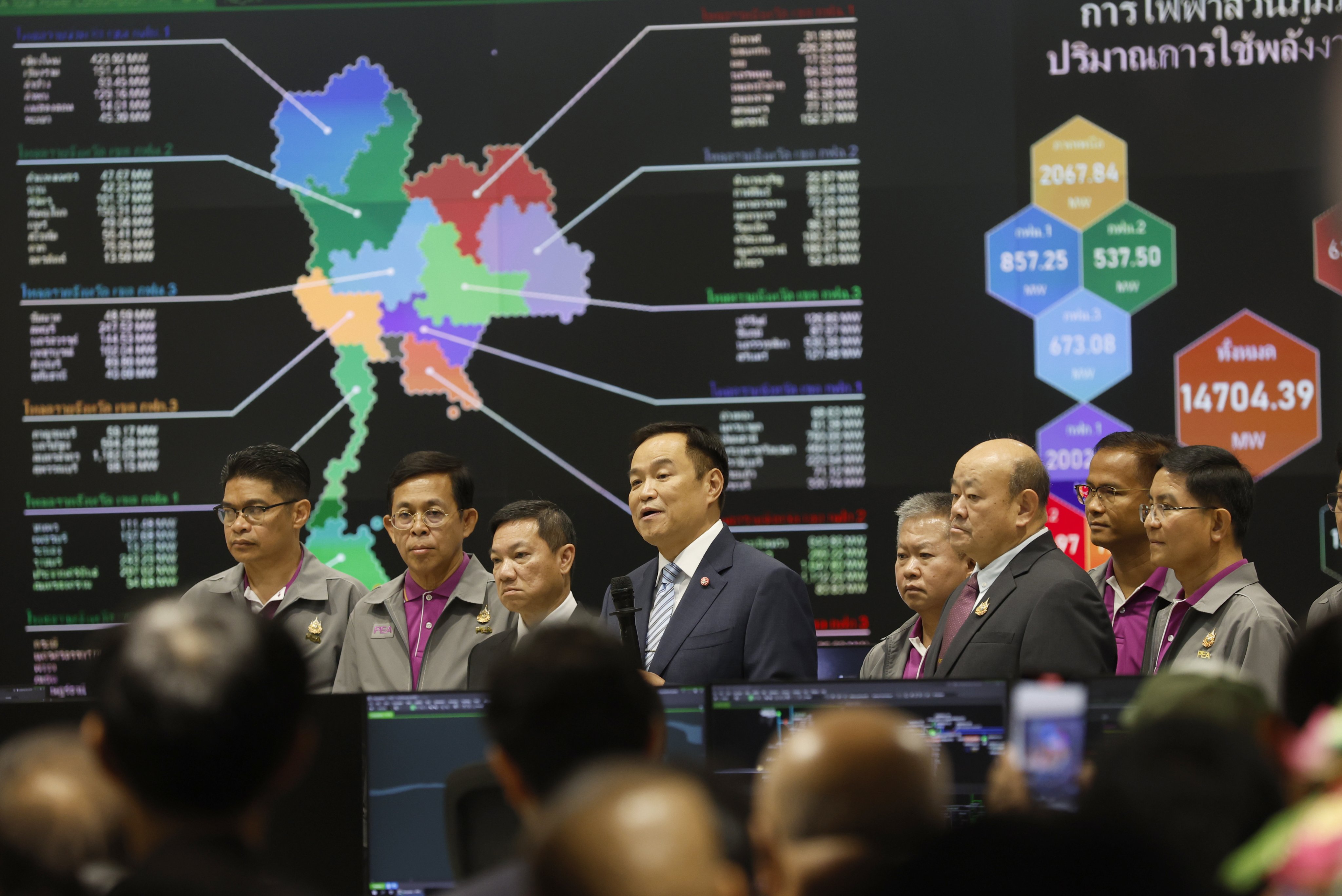 Thai Deputy PM Anutin Charnvirakul (centre) speaks on the shutdown of power supplies to alleged scam operations across the Thai-Myanmar border. Photo: EPA-EFE