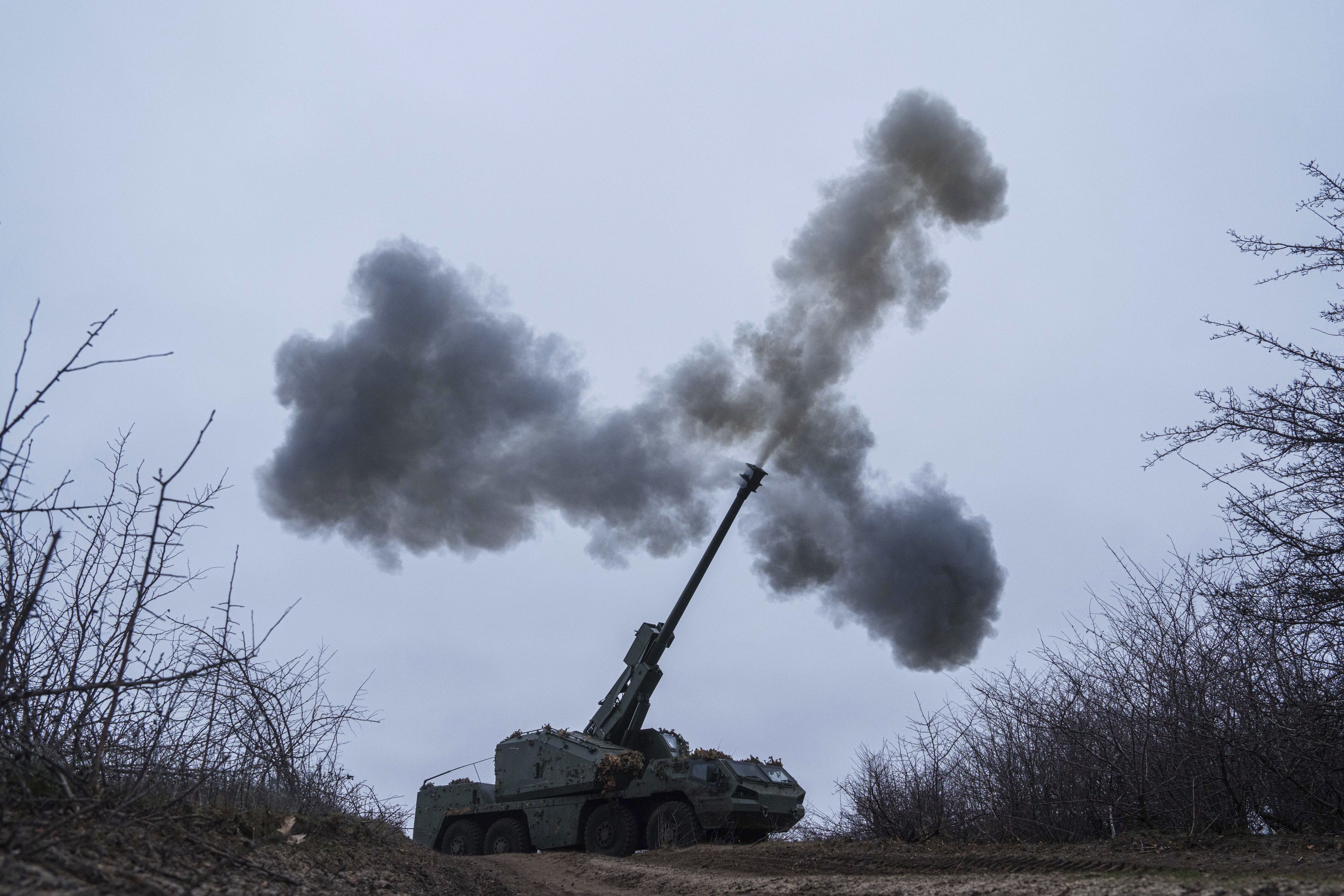 A Ukrainian self-propelled howitzer fires towards Russian positions in the Donetsk region in January. Photo: AP