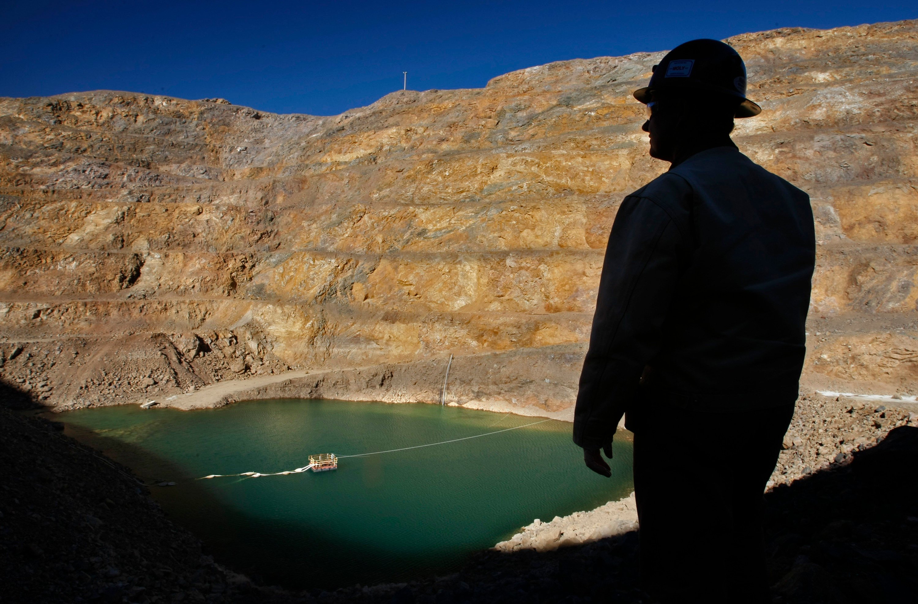 A manager surveys the Mountain Pass rare earth mine in California. The US is stepping up efforts to find alternative supplies of critical minerals as China curbs exports. Photo: Los Angeles Times