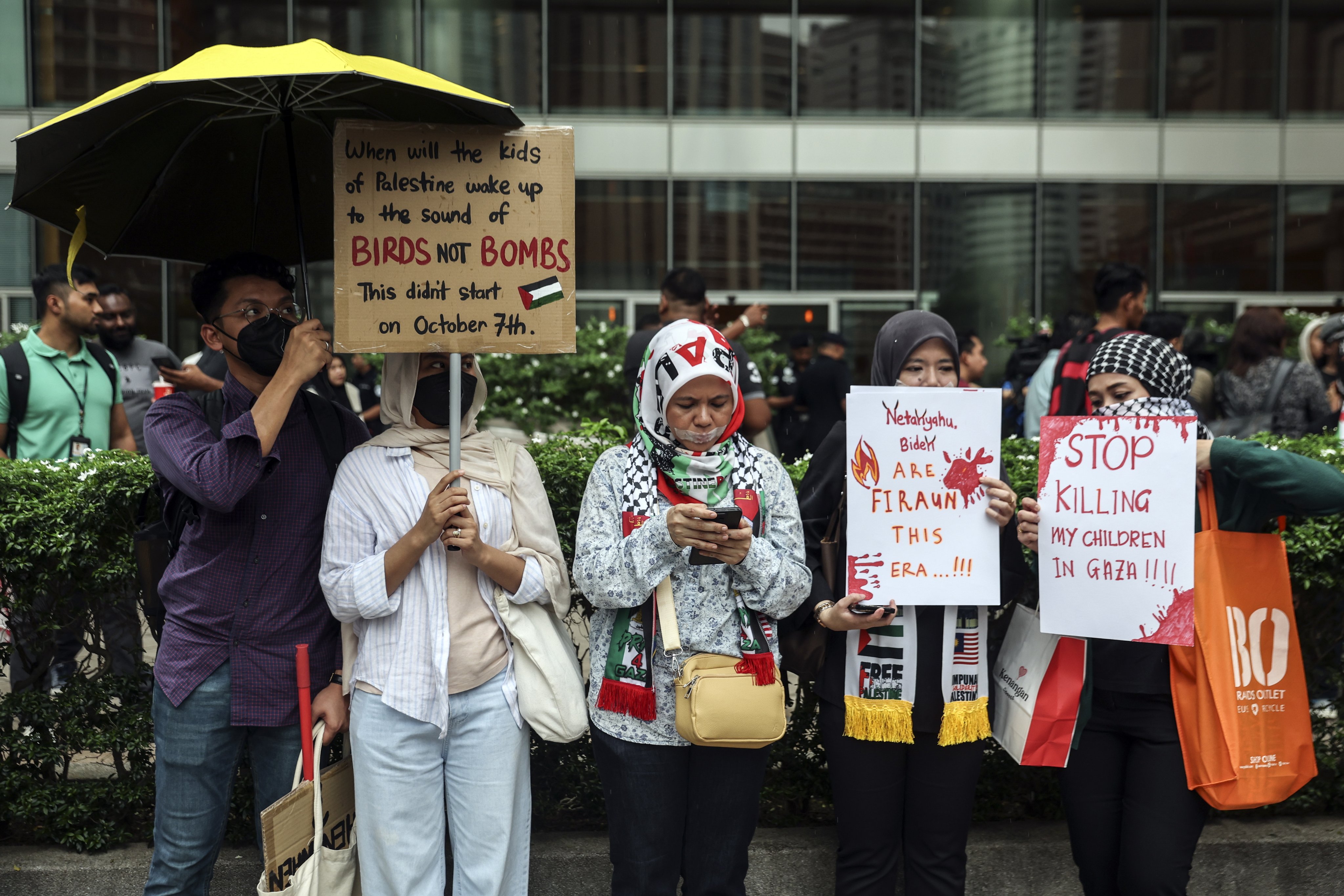 People hold placards during a silent protest in solidarity with Palestinian people in Kuala Lumpur, Malaysia, in June 2024. Photo: EPA-EFE