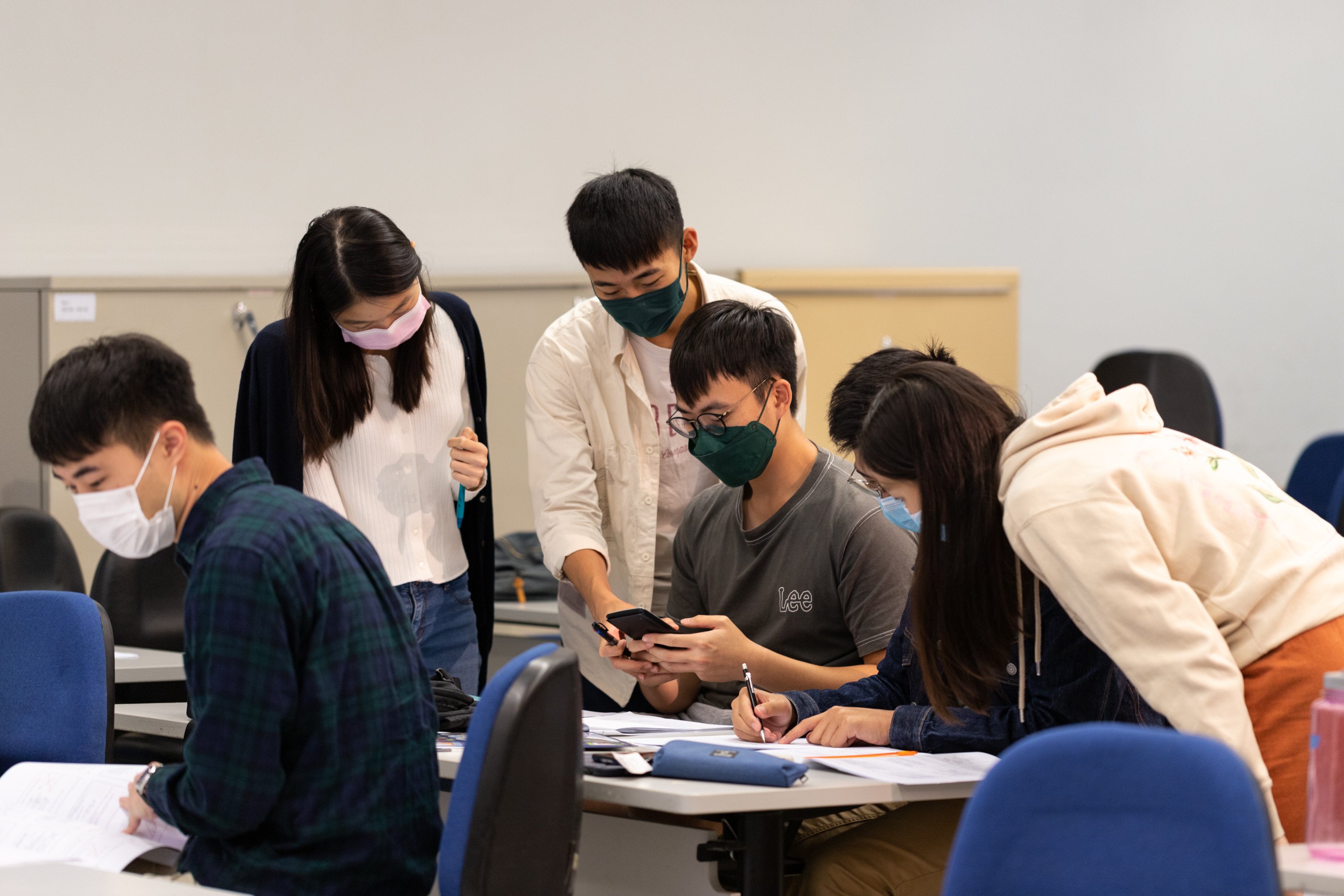 University students take part in a class discussion using a mobile phone in Hong Kong. Photo: Shutterstock