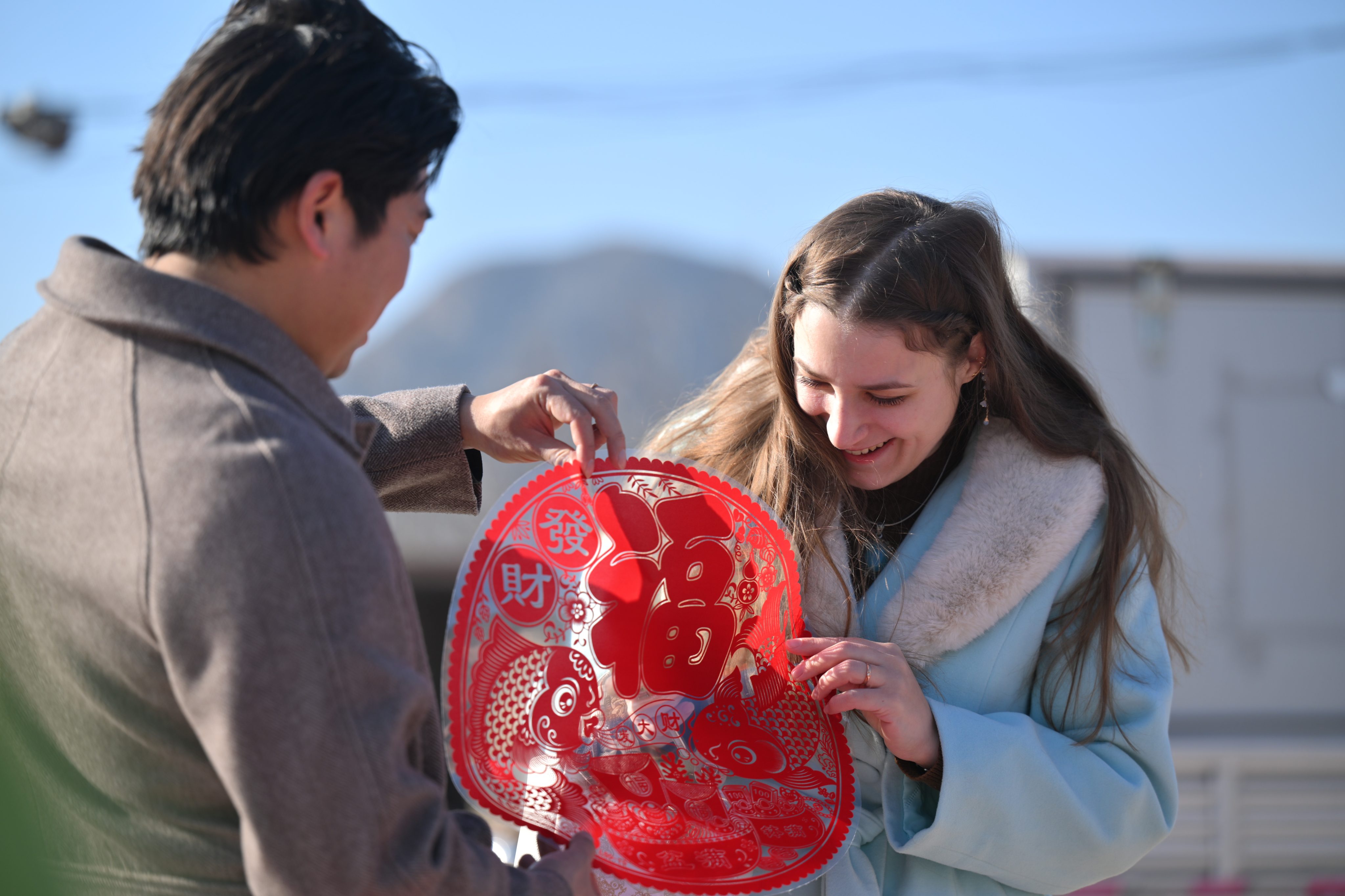 Italian Sara Tentori and her Chinese husband Li Jian select a festive paper cutting at a Spring Festival market in Nanying village in Tianjin on January 19. The couple met when Li was a student in Italy. Photo: Xinhua