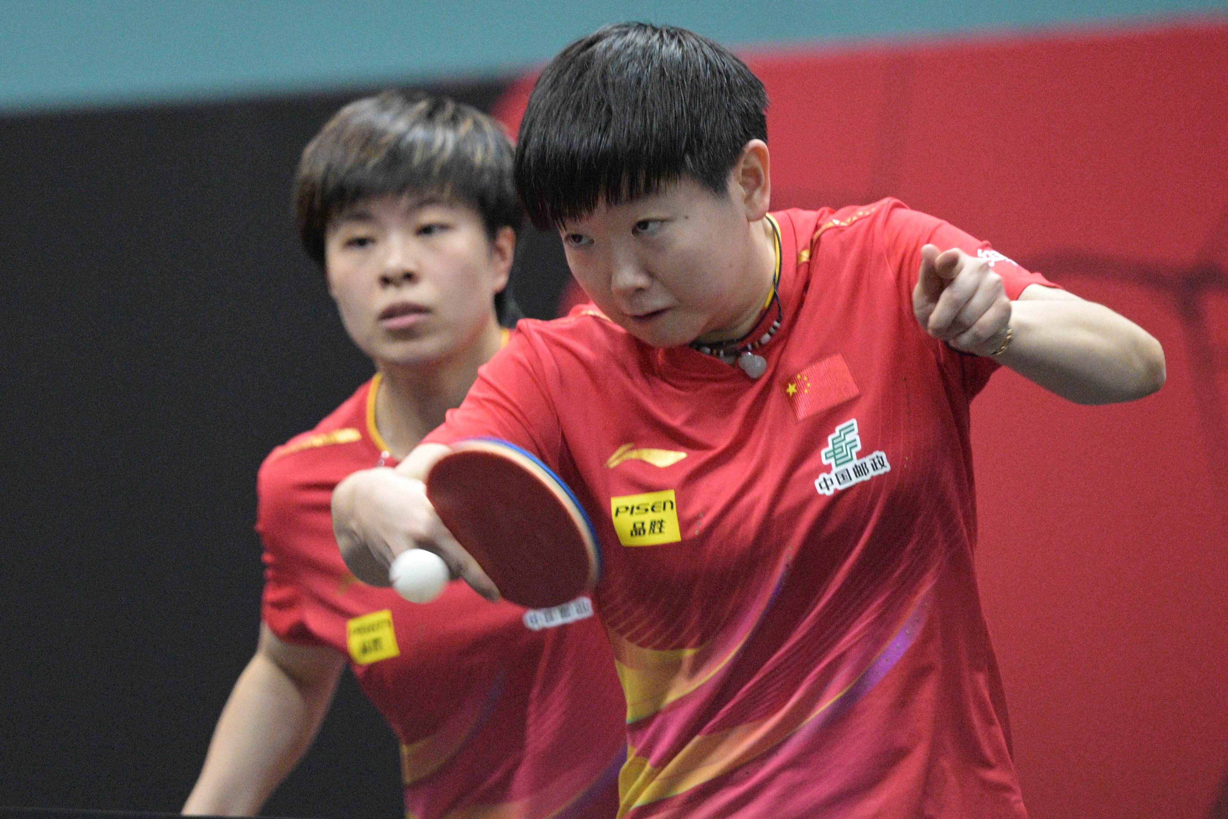 China’’s Sun Yingsha (right) and Wang Yidi, seen here in the doubles semi-finals, will face each other in the singles semi-finals. Photo: Xinhua