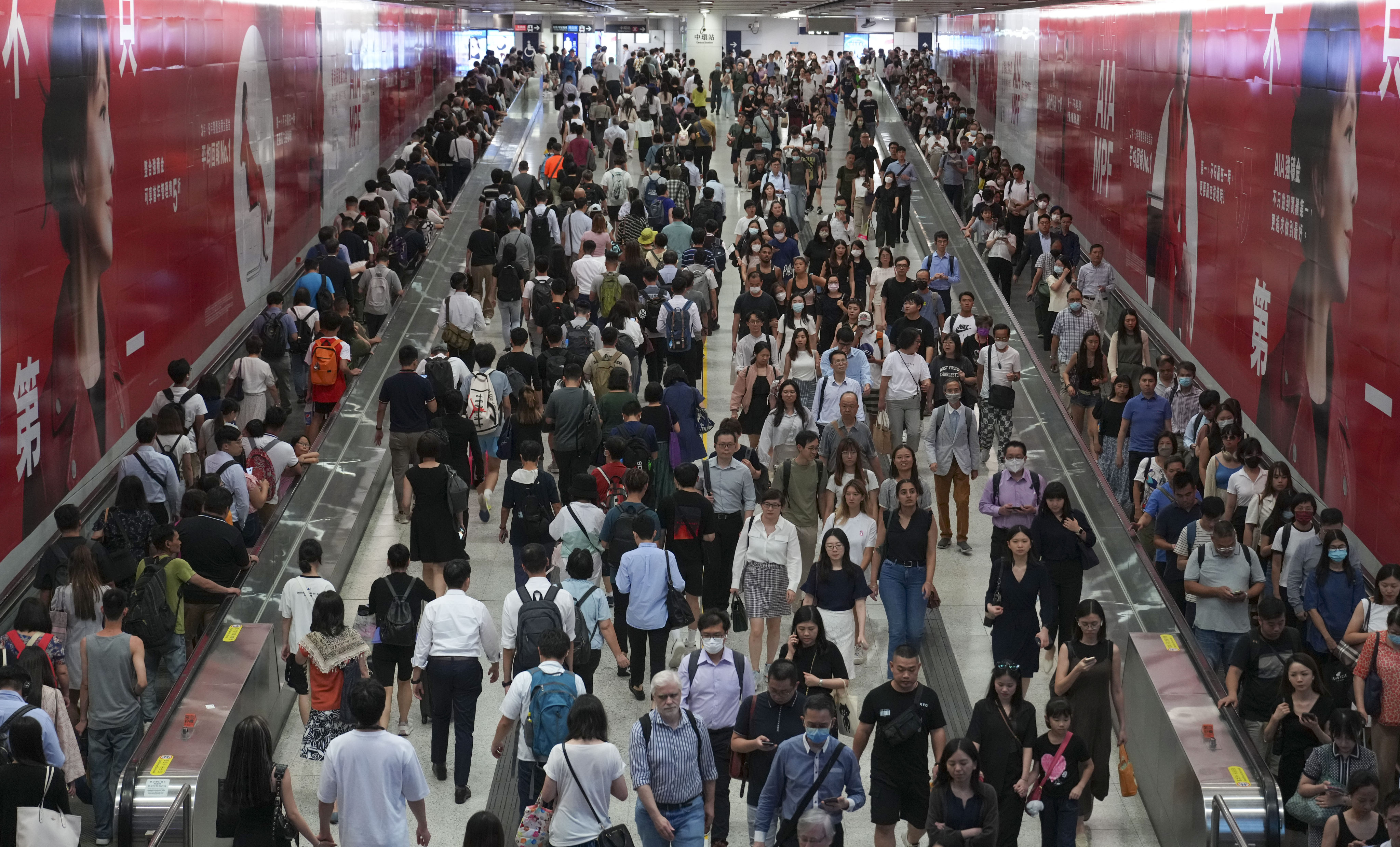 Crowd at Central Station during rush hour on August 15, 2023. Photo: Sam Tsang