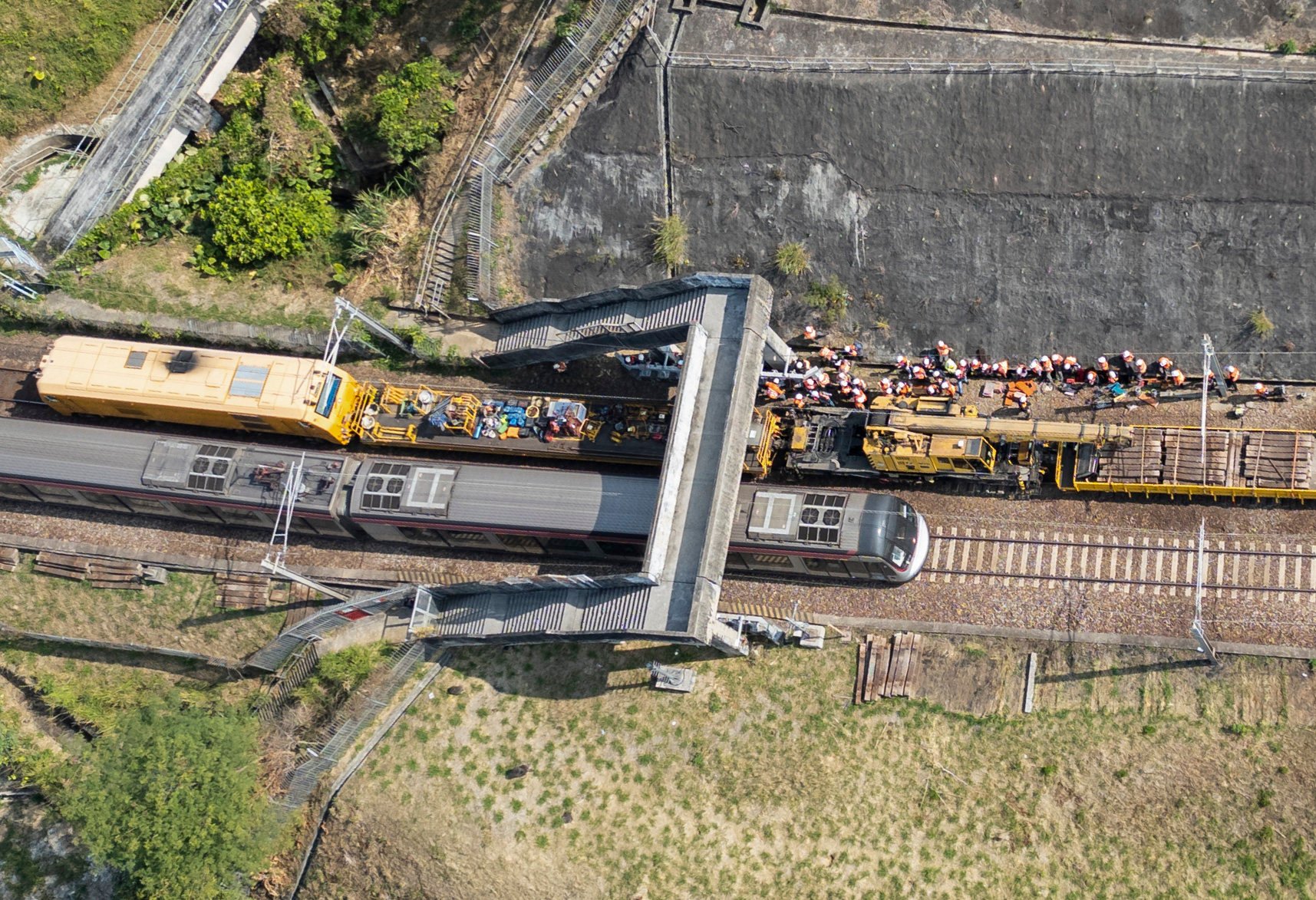 An aerial view of the stranded train near Tai Wo MTR station. Photo: Eugene Lee