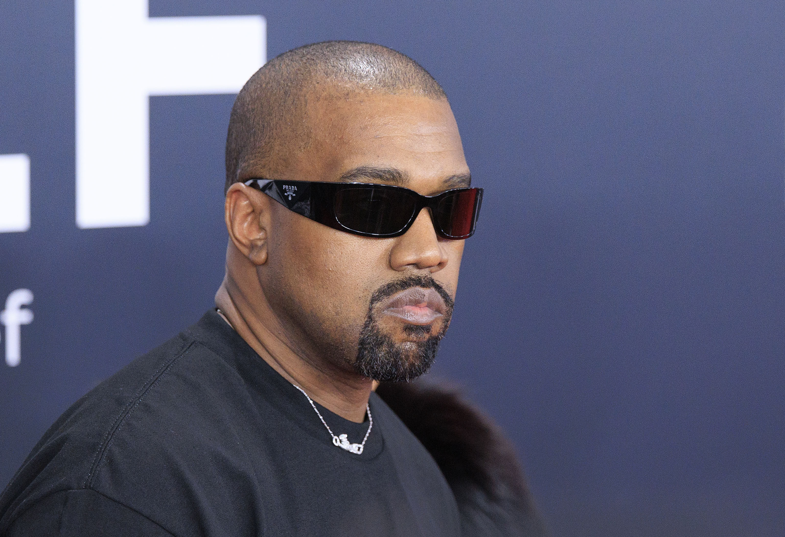 Kanye West poses on the red carpet at the 67th Grammy Awards in Los Angeles. Photo: dpa