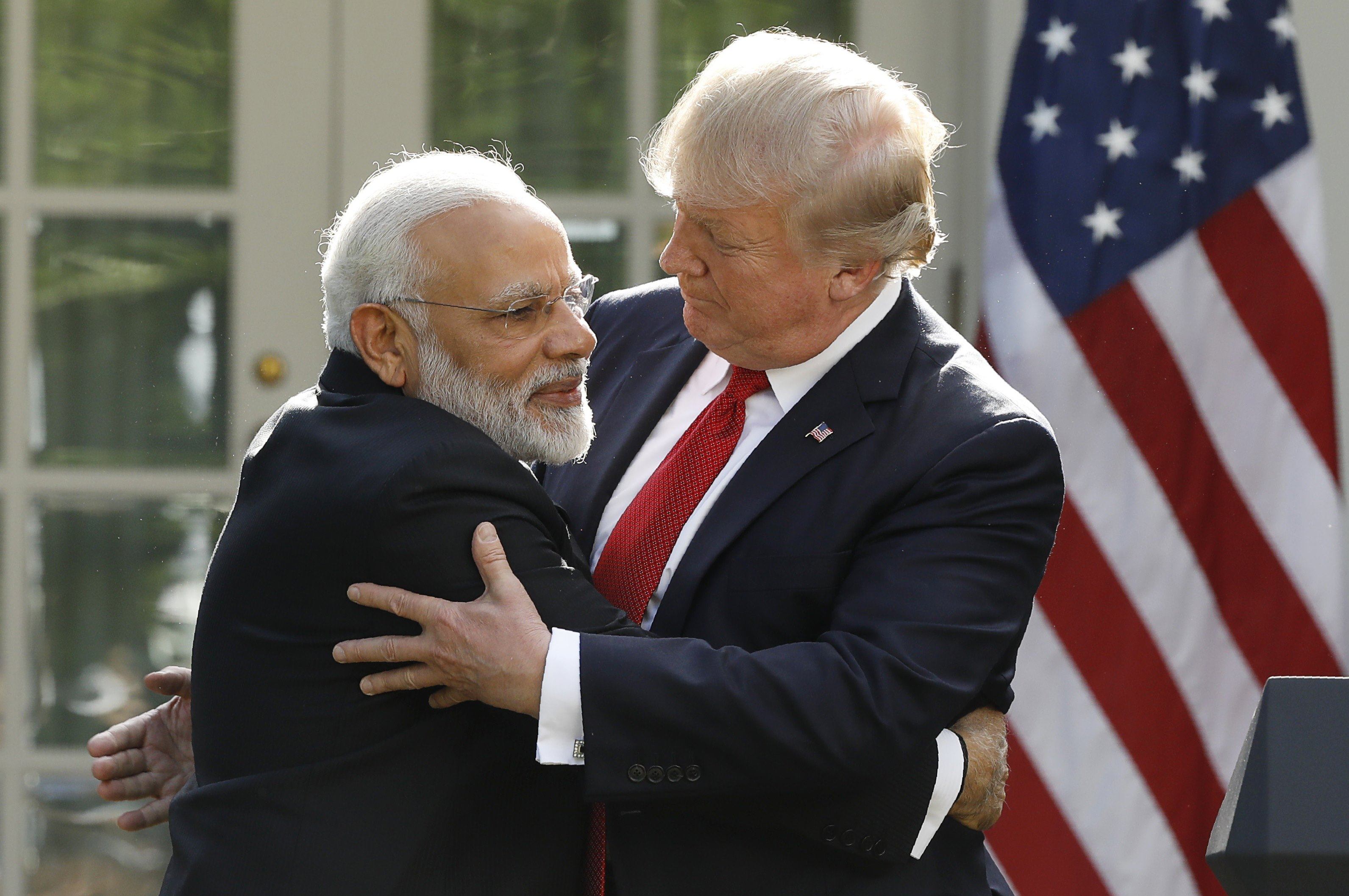 US President Donald Trump and Indian Prime Minister Narendra Modi embrace while delivering joint statements in the Rose Garden, June 26, 2017. Photo: Reuters