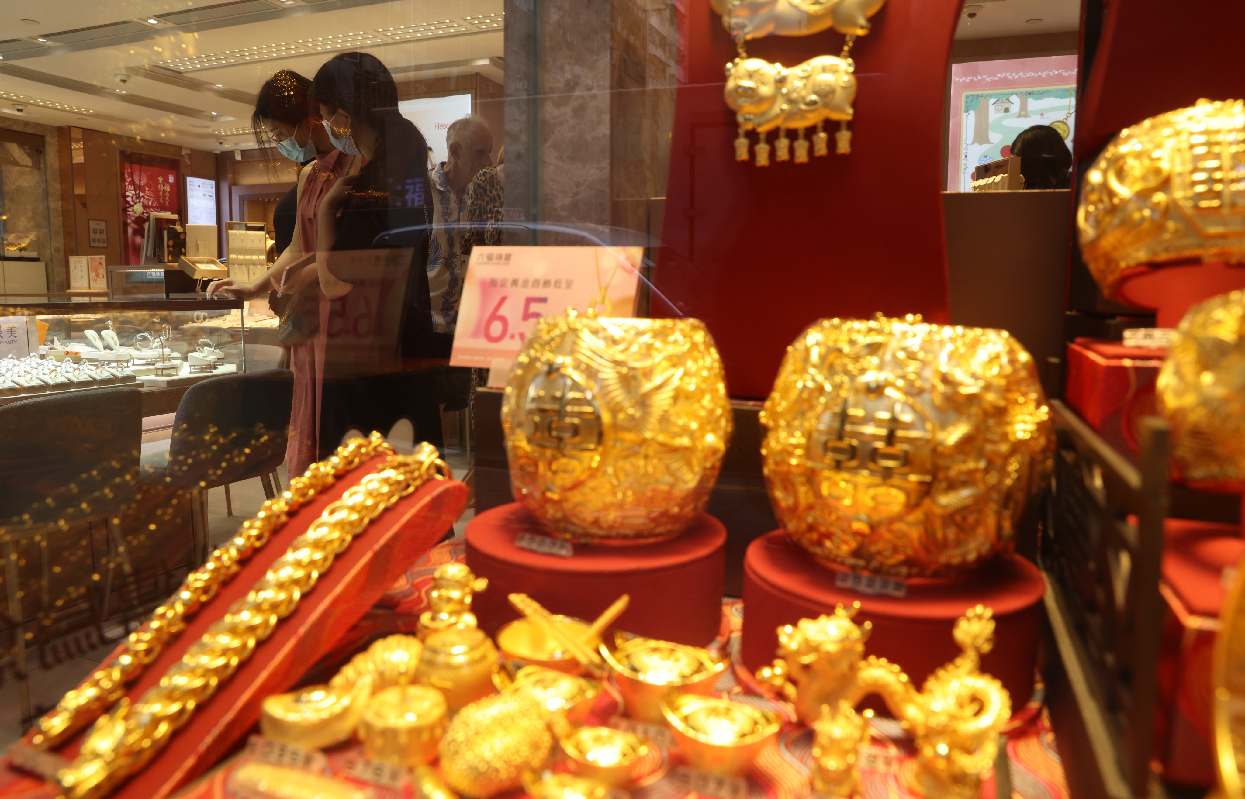 A shop in Mong Kok displays gold items on April 3, 2024. Photo: Yik Yeung-man