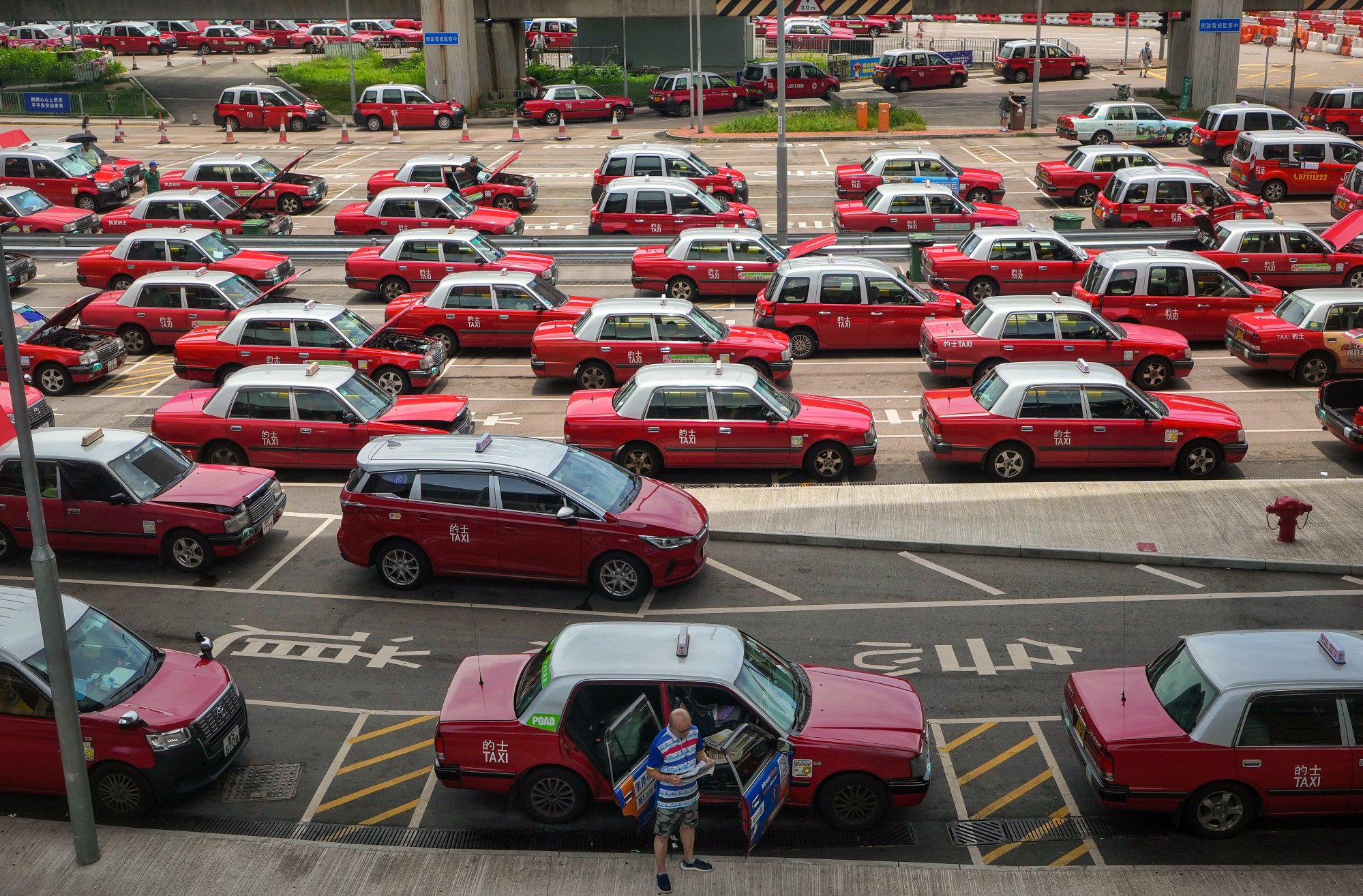 A lawmaker has said the city should avoid following mainland China’s model for ride-hailing services, which appear increasingly similar to taxi operations. Photo: Elson Li A lawmaker has said the city should avoid following mainland China’s model for ride-hailing services, which appear increasingly similar to taxi operations. Photo: Elson Li