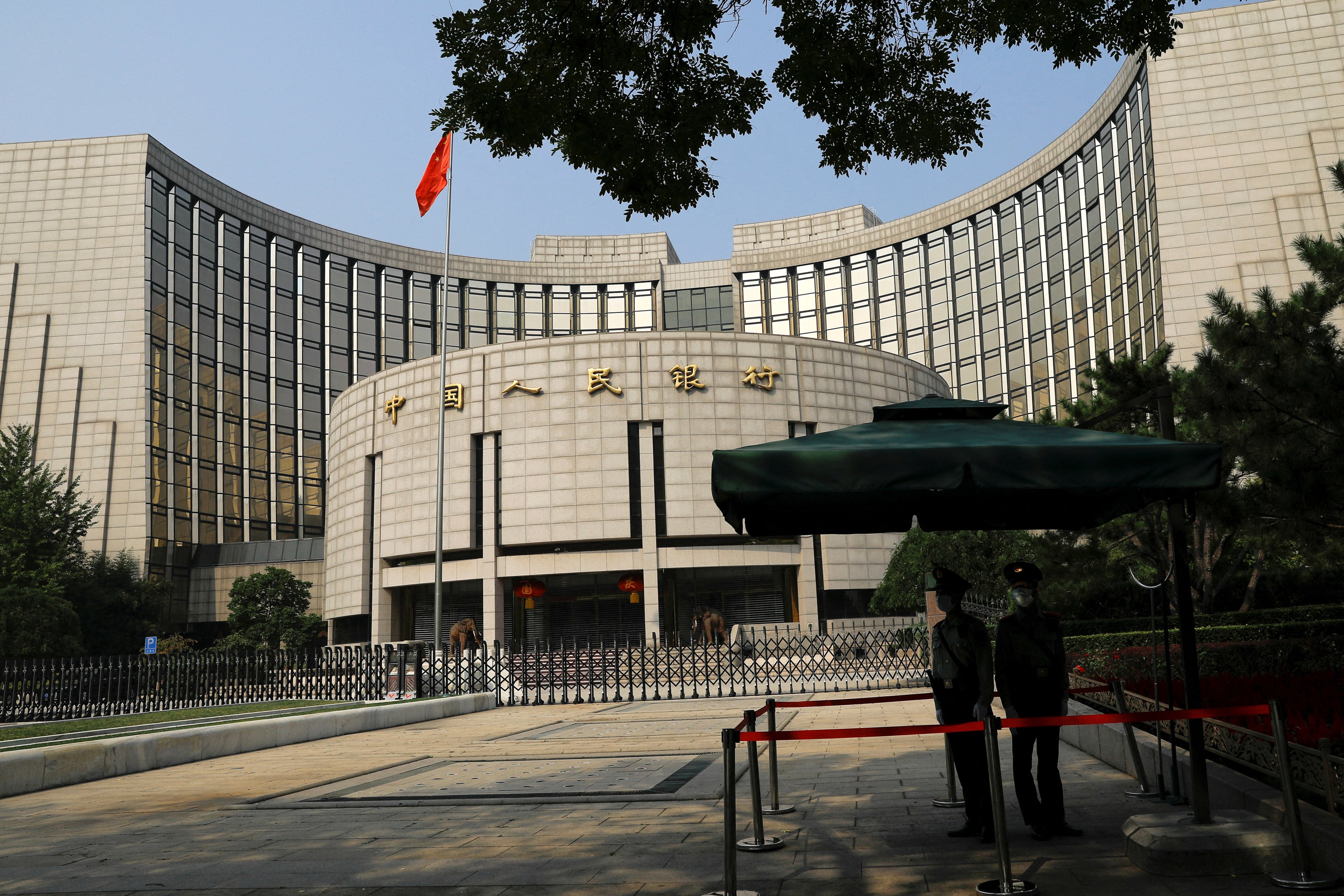 Guards stand in front of the headquarters of the People’s Bank of China in Beijing on September 30, 2022. Photo: Reuters