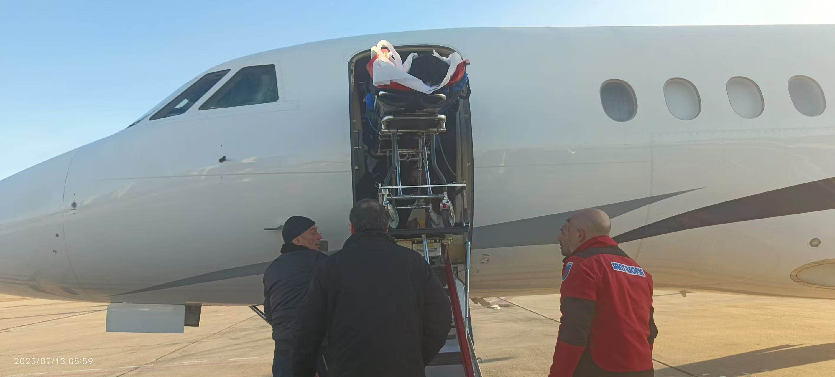 Guo Jiaxuan is transferred to a chartered plane to fly him to Beijing.  Photo: Handout