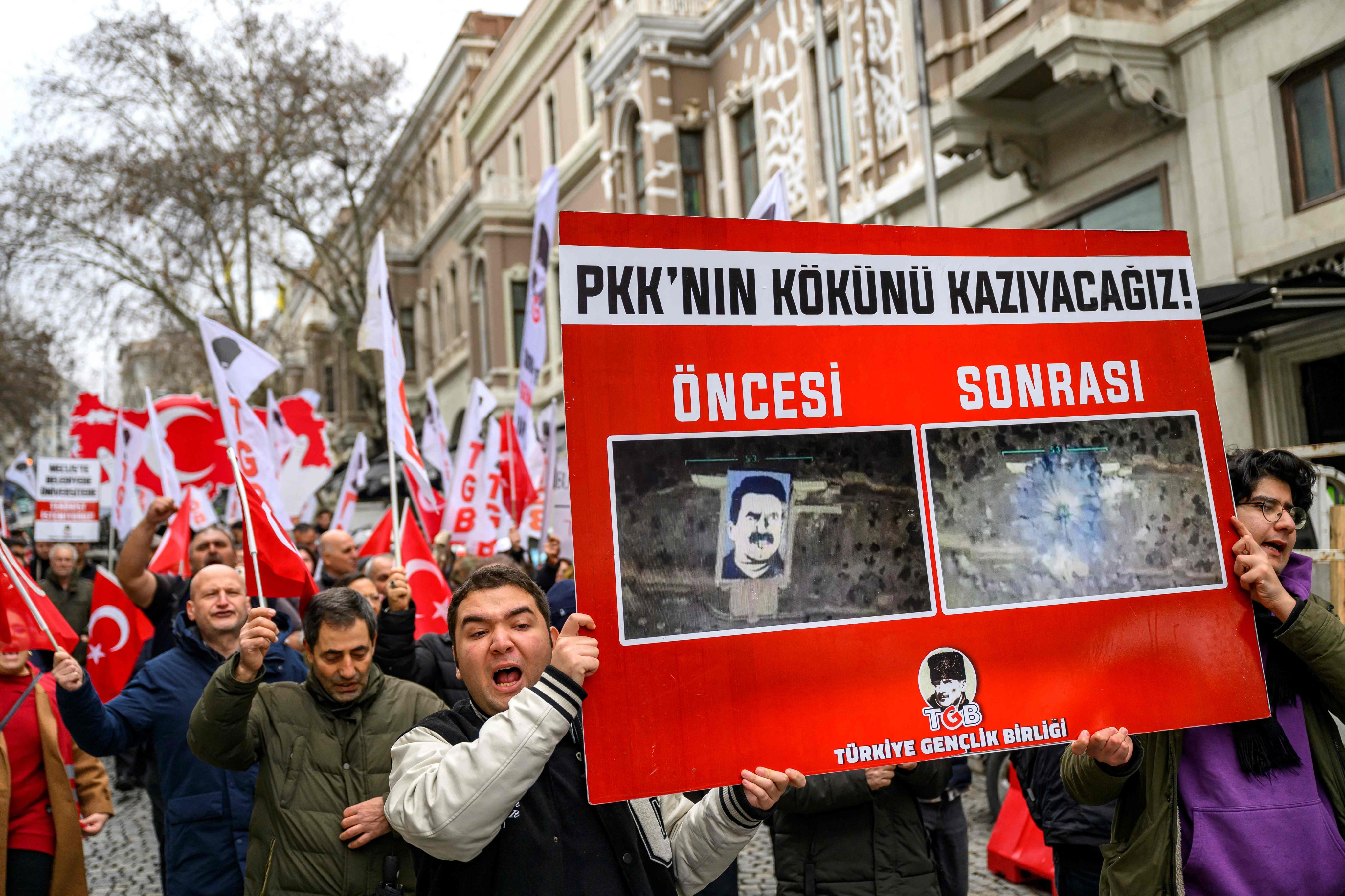 Members of the left-wing nationalist Turkish Youth Union (TGB) during a protest against the new solution process to be carried out with the Kurdistan Workers’ Party (PKK), in Istanbul on Sunday. Photo: AFp