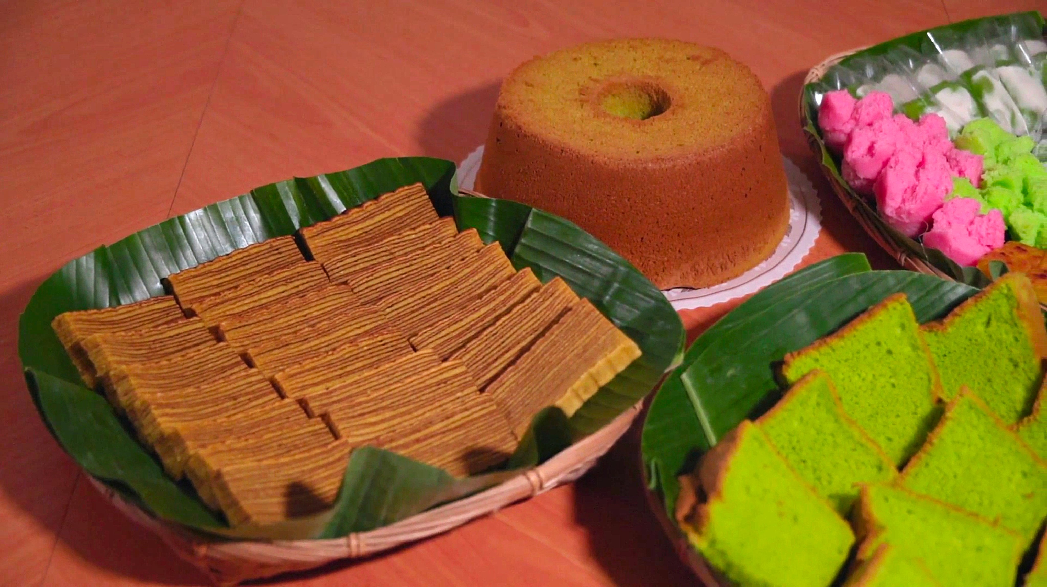 Kueh lapis and pandan chiffon cake from Bengawan Solo. Although it is often associated with Singapore, pandan is popular all over Southeast Asia and used in food and drinks across the region. Photo: Zhang Dayu