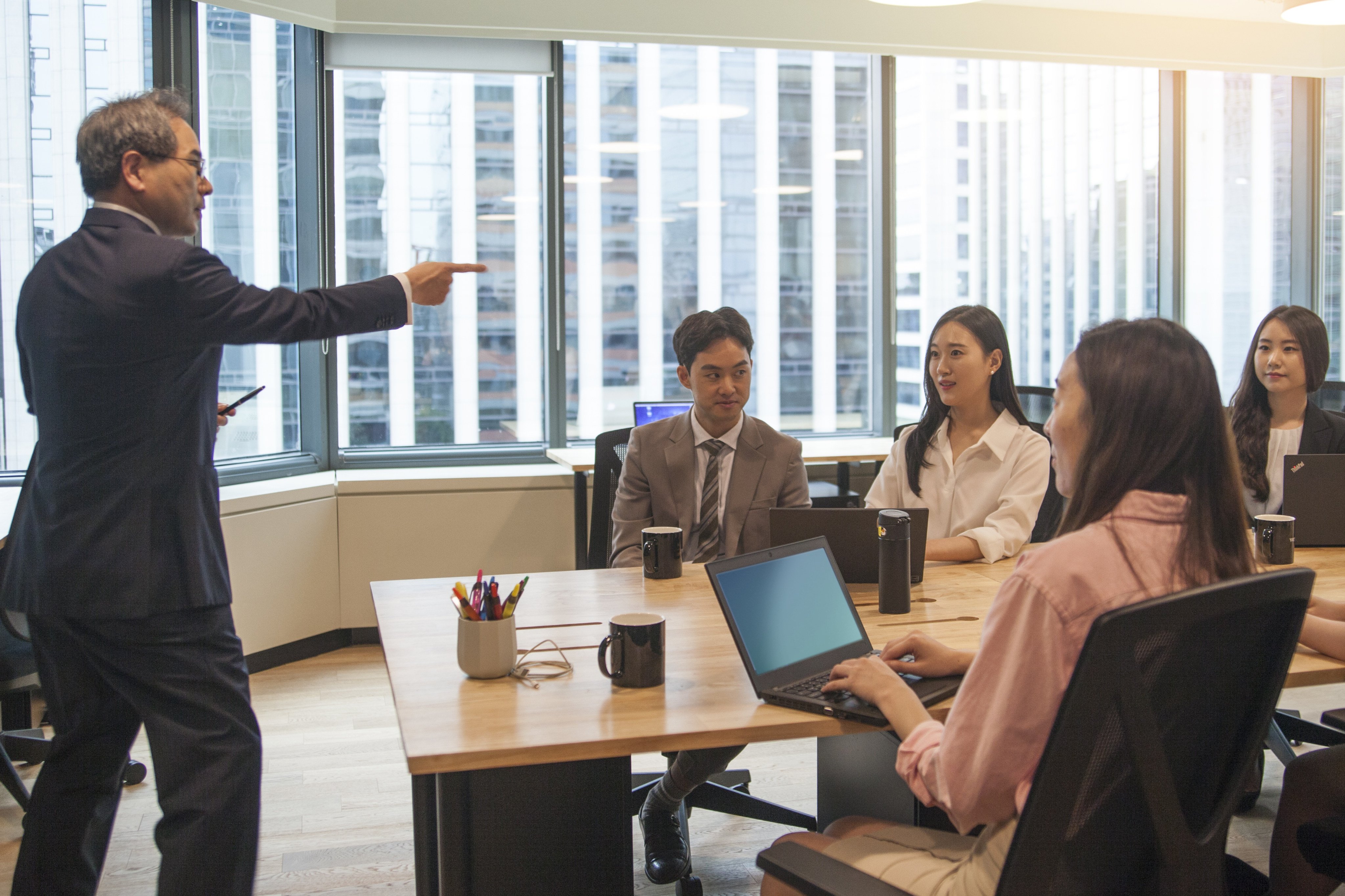 A new report, released on Tuesday by the Gyeonggi Research Institute, has blamed the country’s alarmingly low birth rate on a corporate culture that demands long work hours for career progression. Photo: Shutterstock