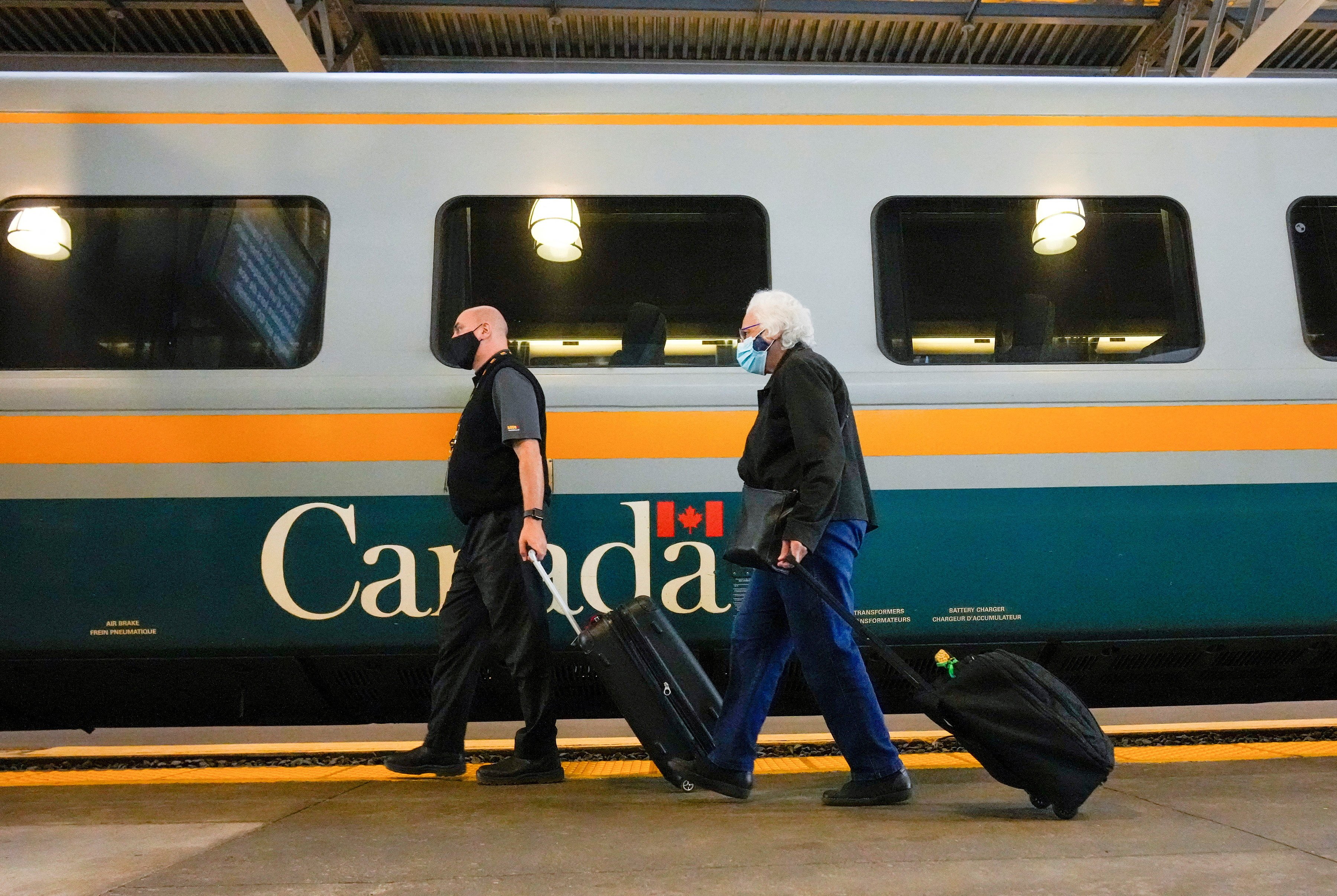 Rail passengers disembark at Union Station  in Toronto, Ontario, Canada. File photo: Reuters