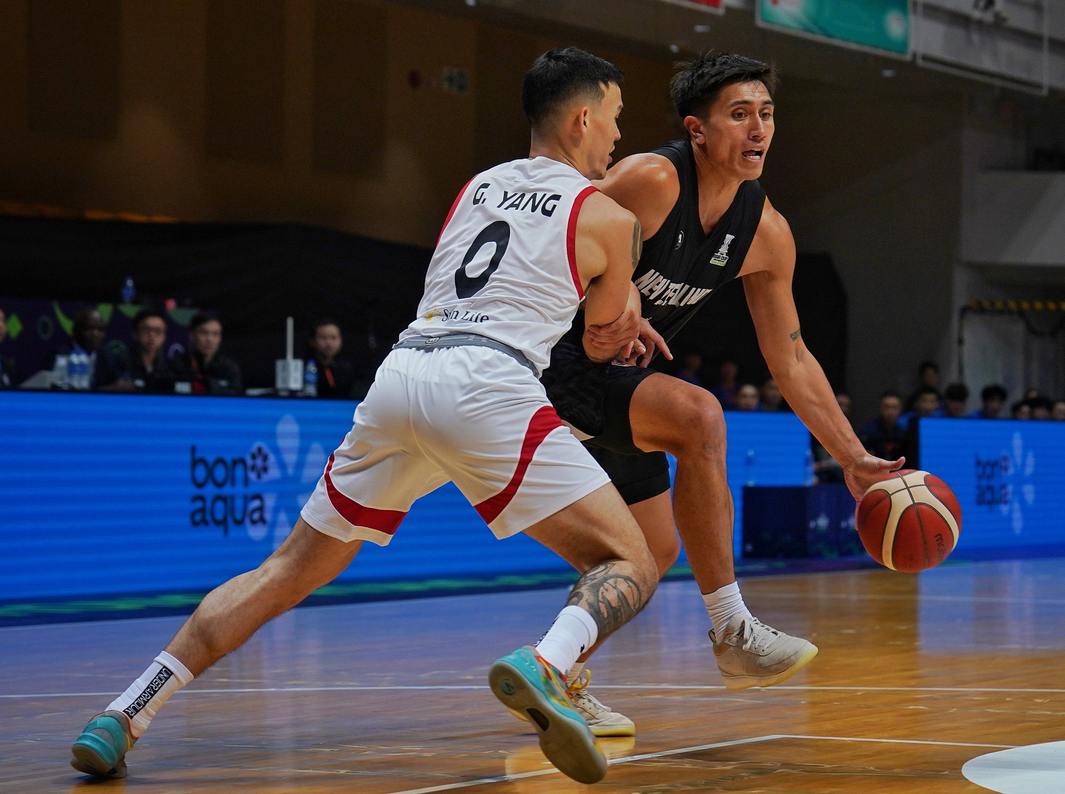 Reuben Te Rangi takes on Hong Kong’s Glen Yang in Tsuen Wan. Photo: Elson Li