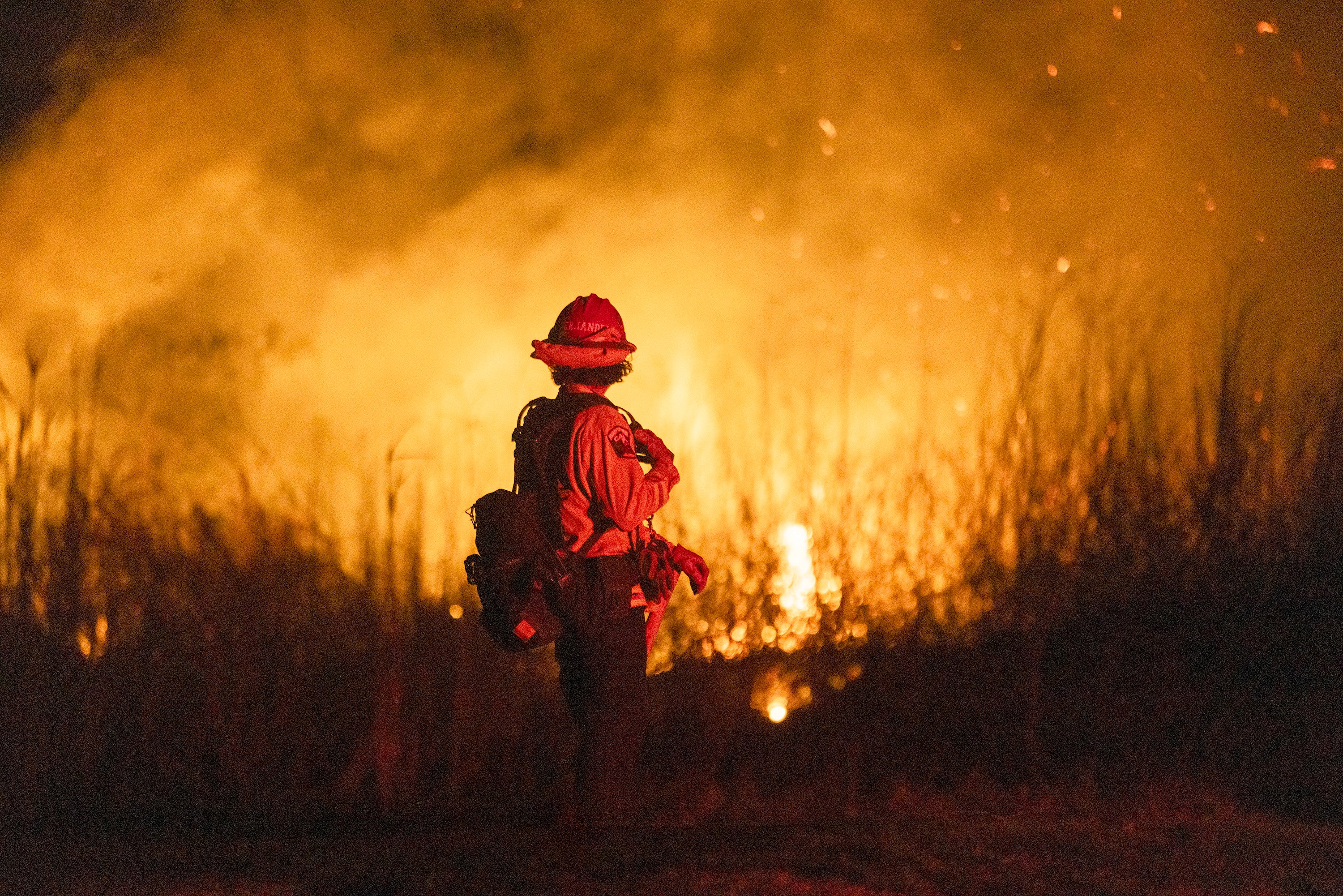 A firefighter monitors the spread of a blaze in Oxnard, northwest of Los Angeles, in January. Photo: TNS