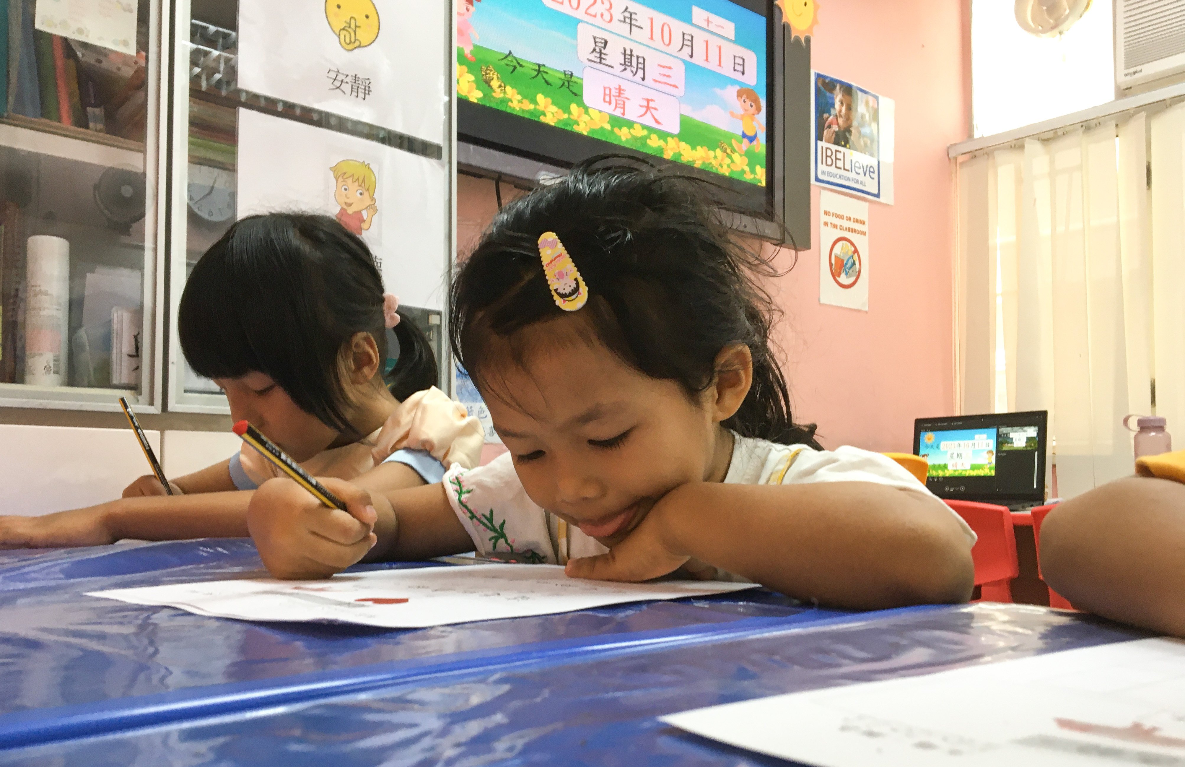 Ethnic-minority children in Hong Hong receive Chinese-language tuition. Dozens of mother tongues are spoken in the city, but the government promotes literacy in Chinese and English. Photo: Cindy Sui