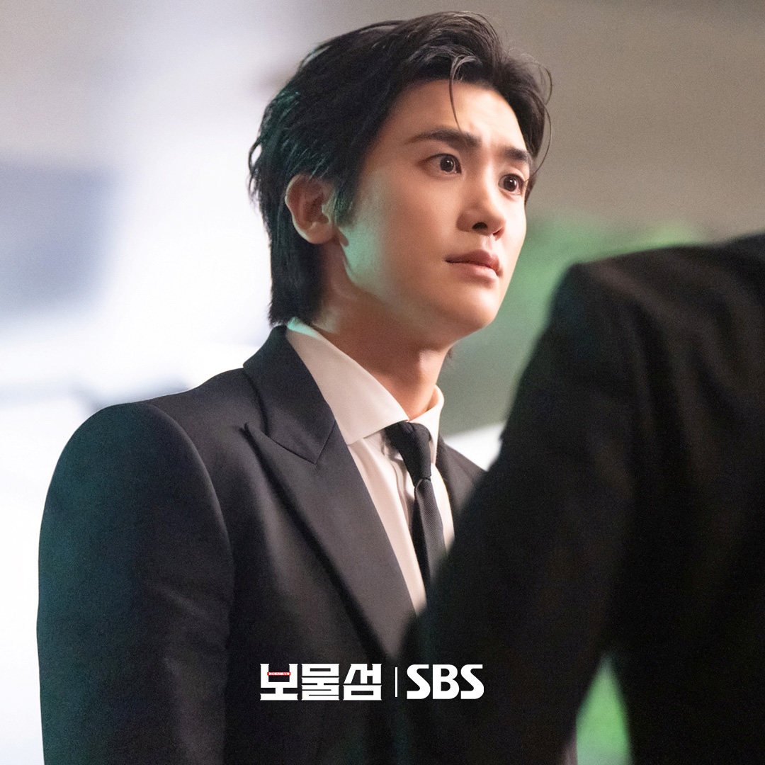 Park Hyung-sik as main character Seo Dong-ju in a still from Disney+ Korean drama series Buried Hearts. Dong is a corporate aide who sees his world fall apart when his private and working lives collide.