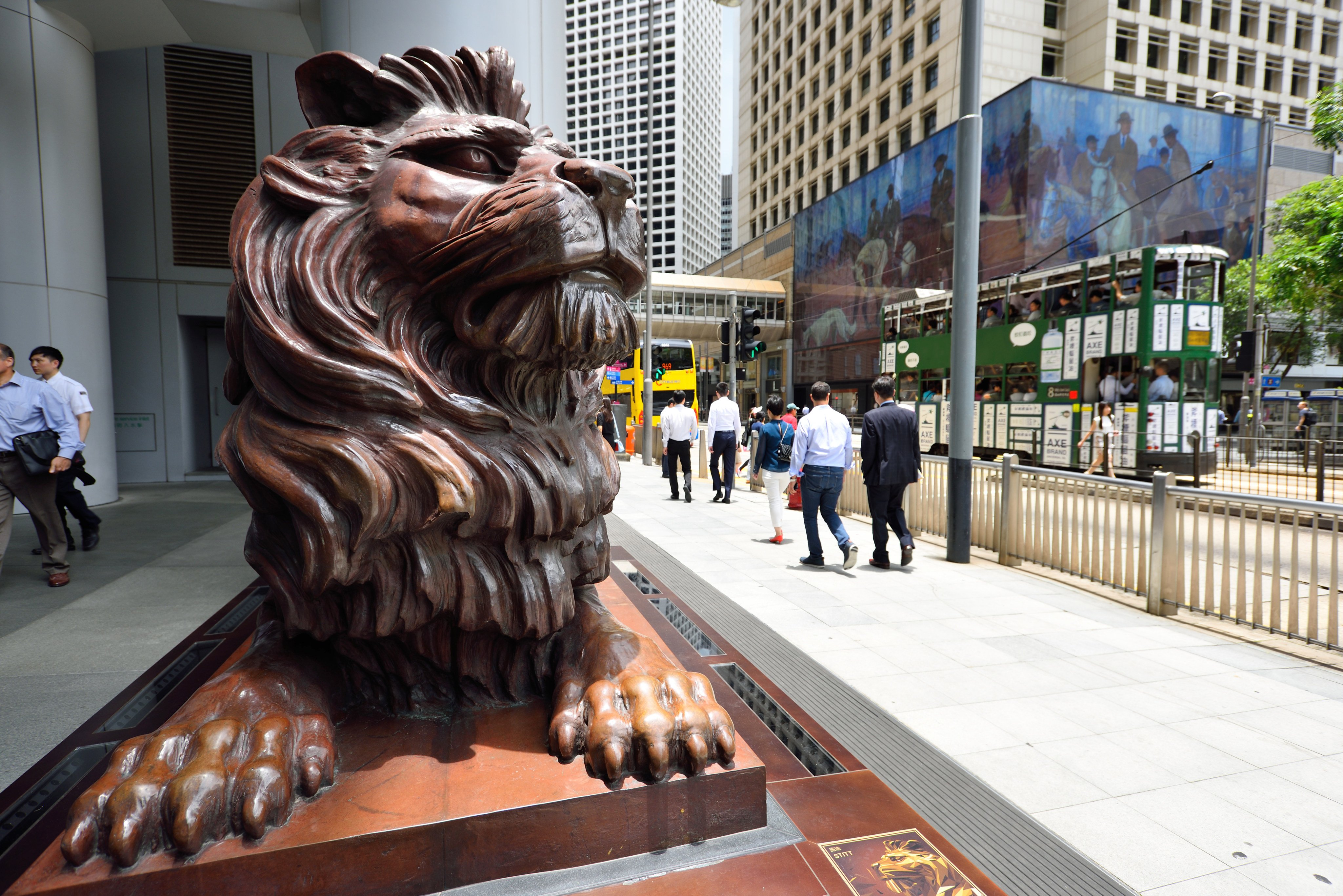 People passed the HSBC building in Central. Photo: Shutterstock