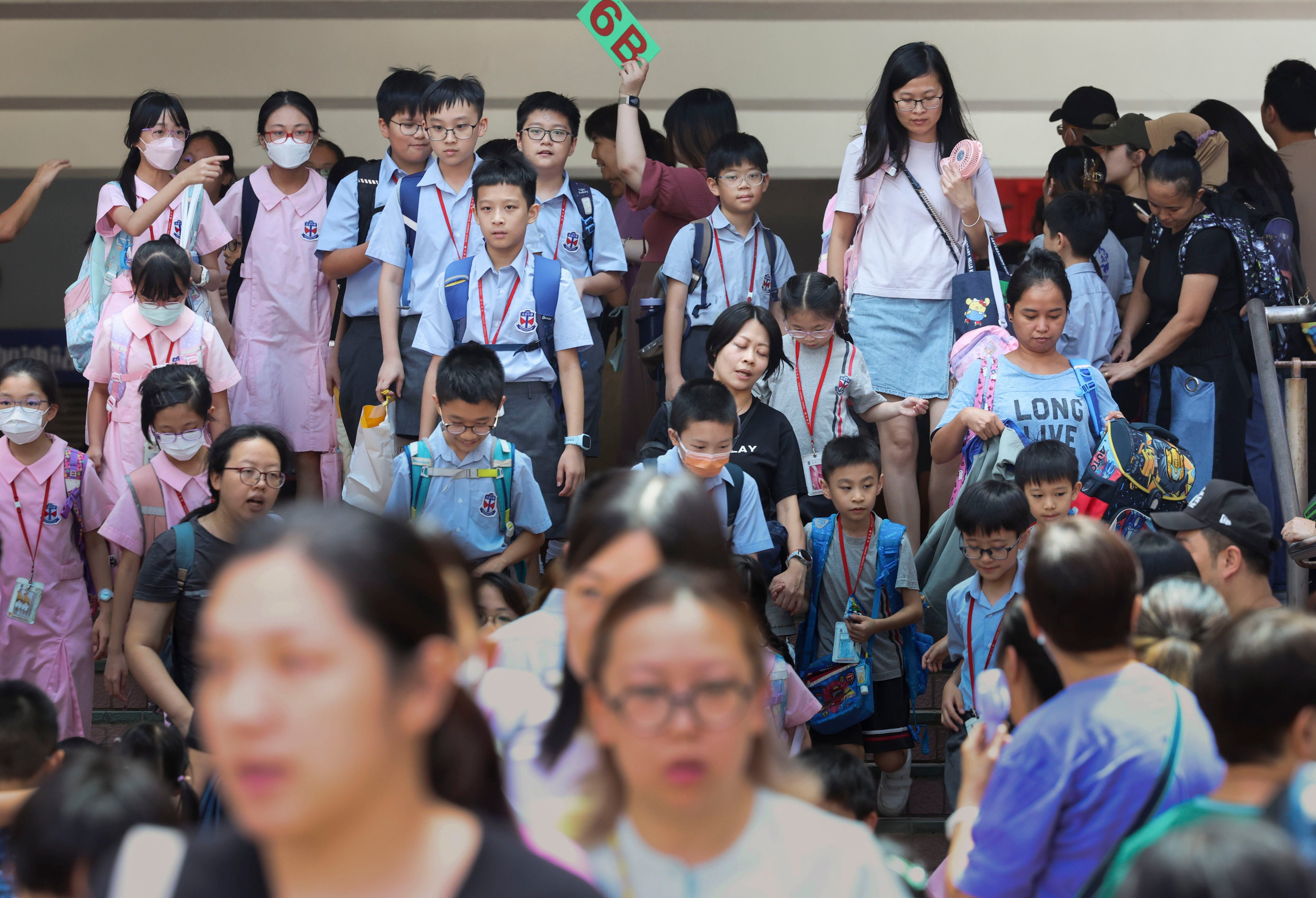 The student grant was given to parents regardless of their financial background. Photo: Dickson Lee