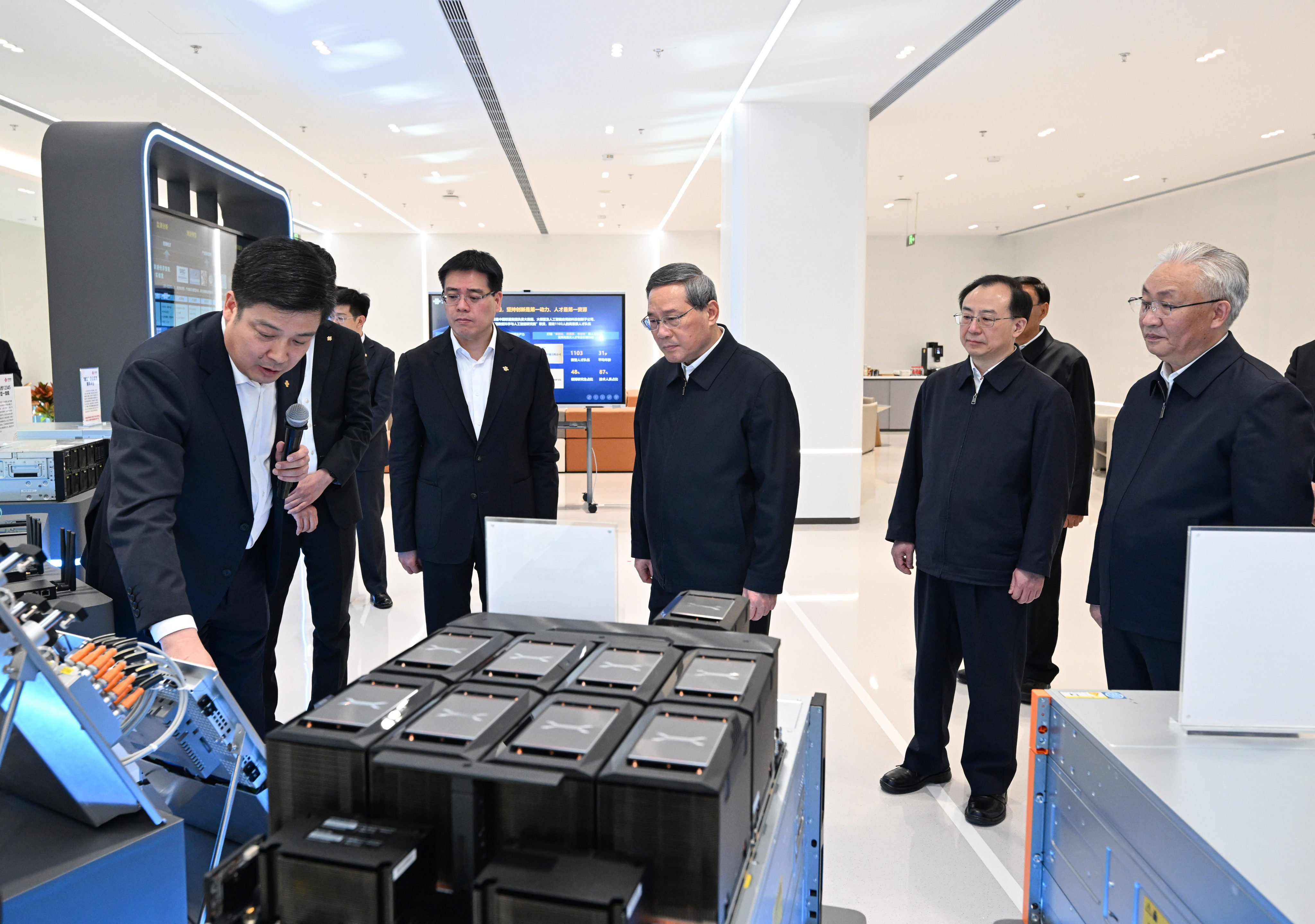 Premier Li Qiang visits a company owned by China Unicom on Tuesday. Photo: Xinhua