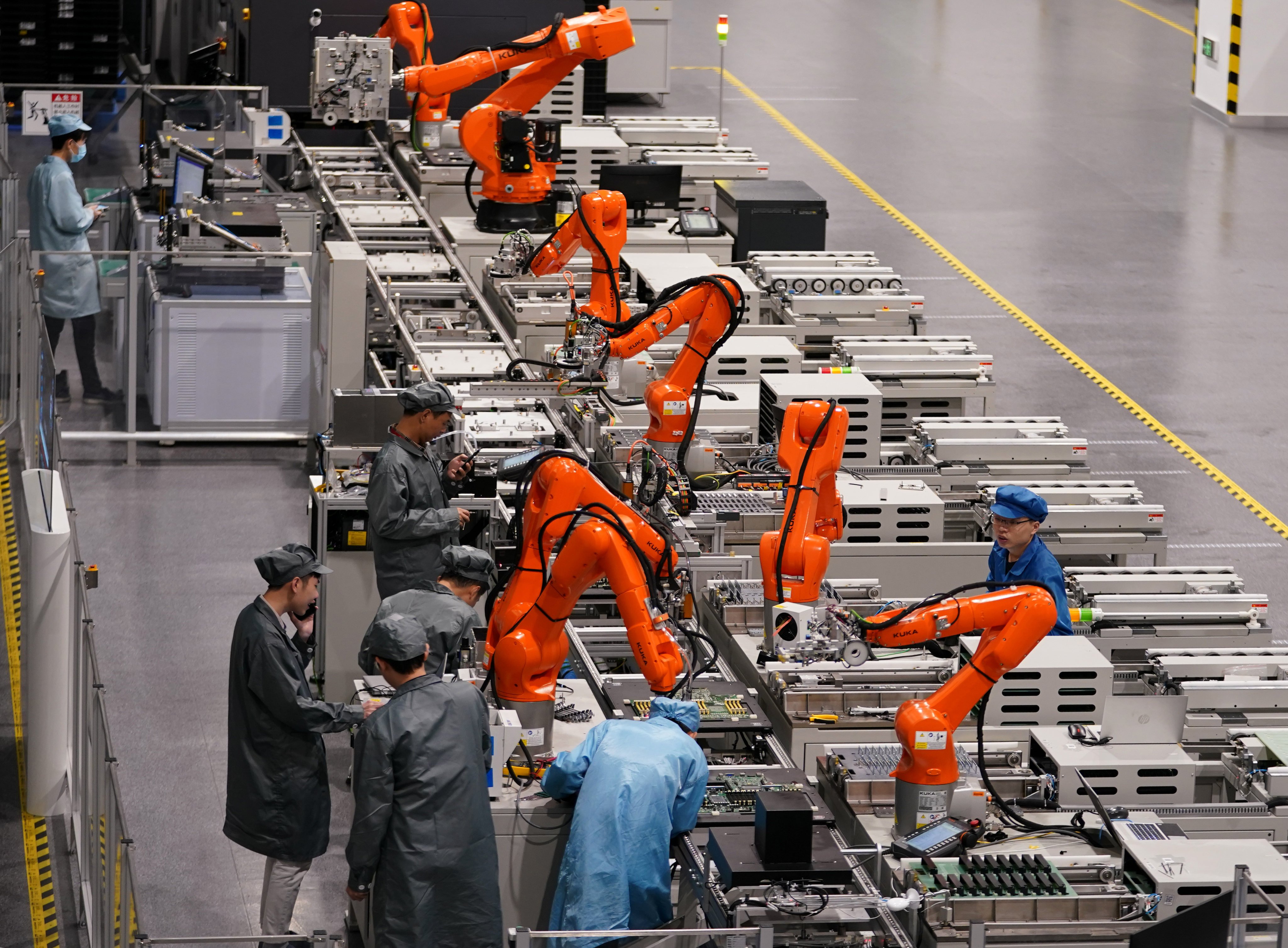 Human workers and robotic systems labour on a production line of Unisplendour in Xiaoshan District of Hangzhou, in east China’s Zhejiang Province, on April 27, 2023. Photo: Xinhua