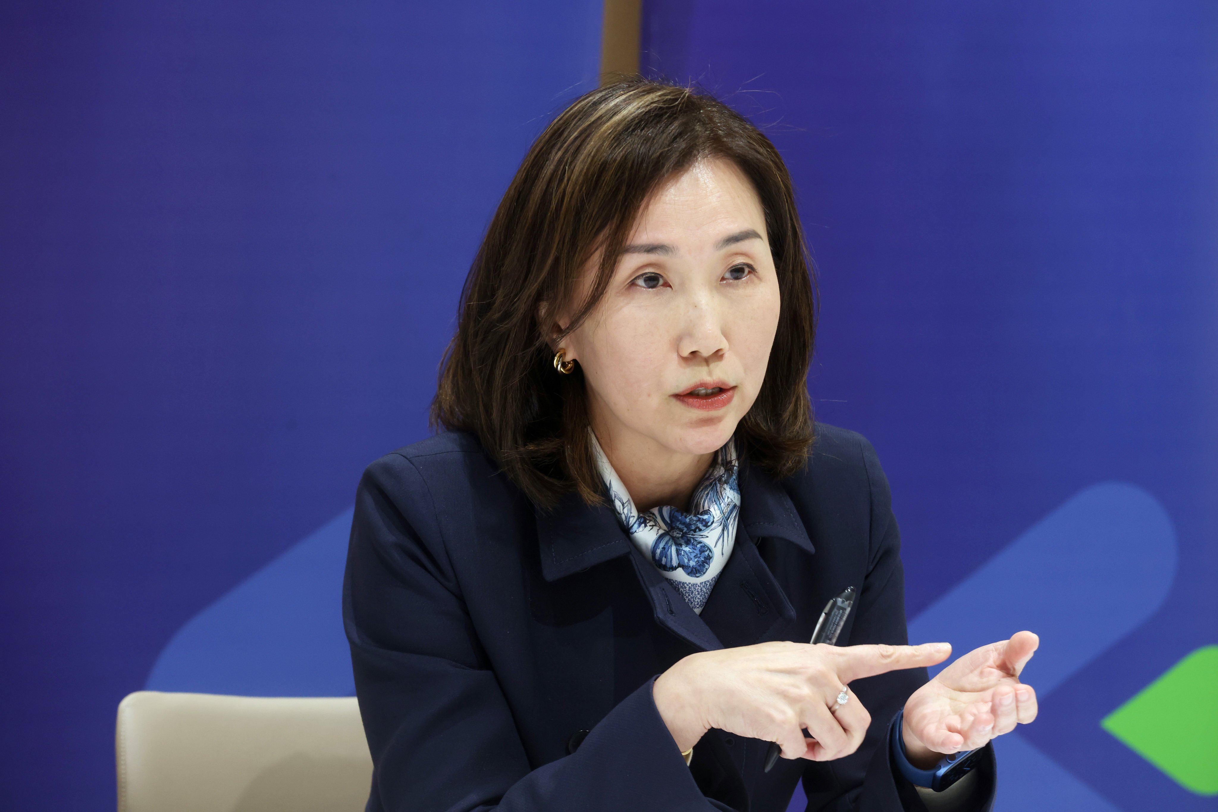 Mary Huen, Standard Chartered’s CEO for Hong Kong, Greater China and North Asia, is cautiously optimistic about the bank’s growth in the city this year. Photo: Jonathan Wong