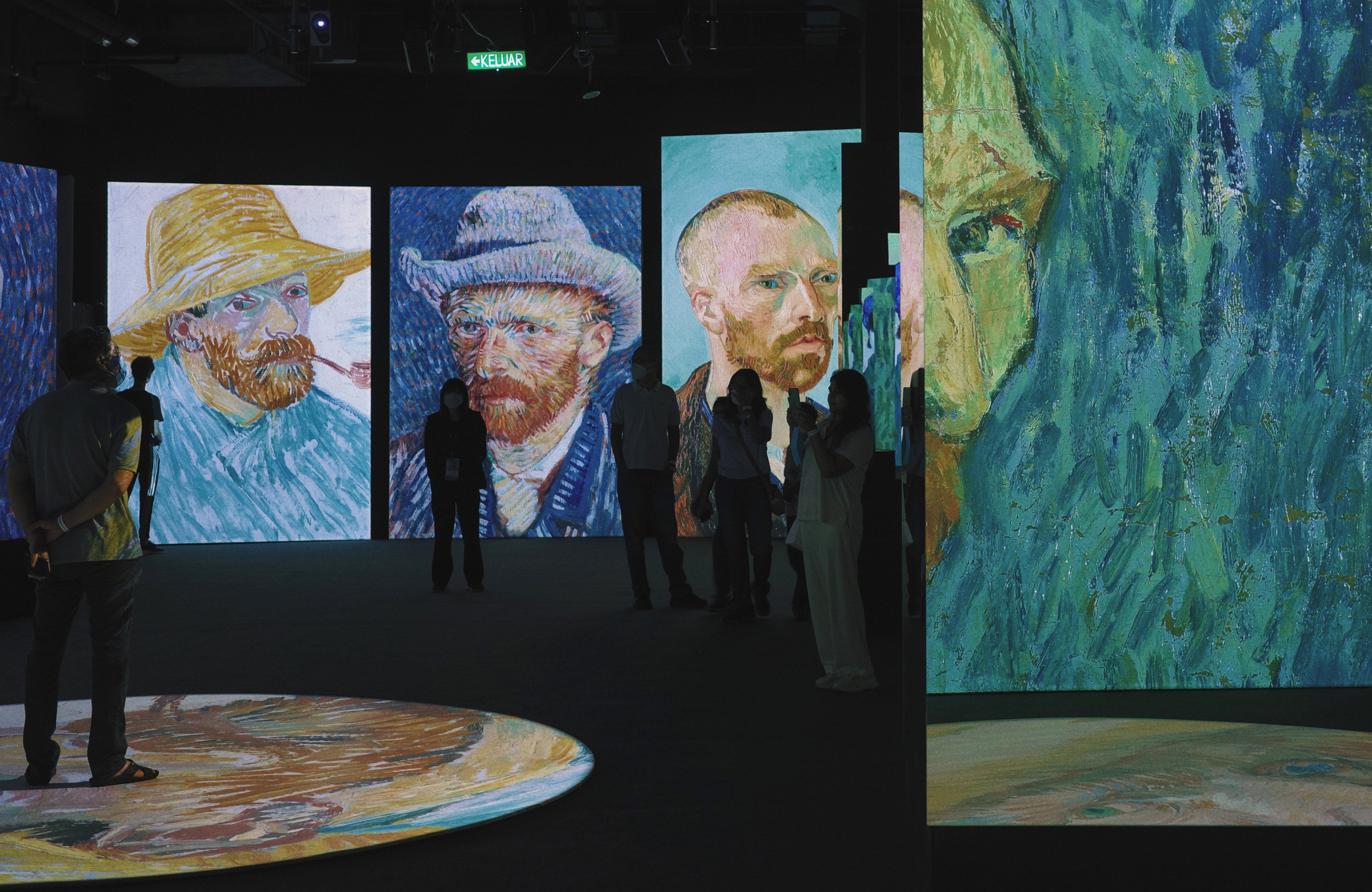 “Van Gogh Alive” features over 30 screens for an immersive experience. Photo: Grande Experiences