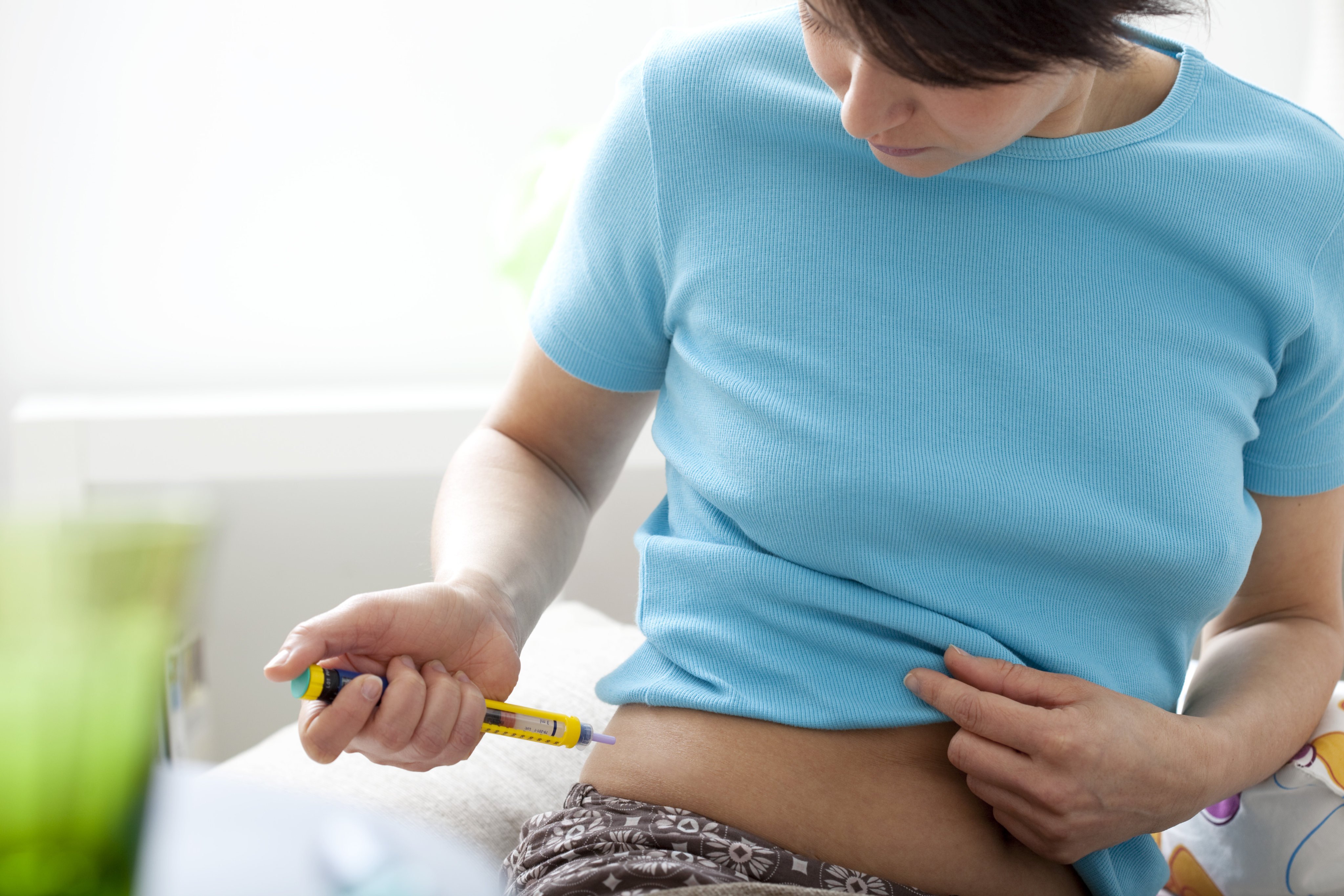 A woman with diabetes injects herself with insulin. The University of Exeter’s new tool could help diabetics around the world get optimal treatment to avoid complications. Photo: Shutterstock