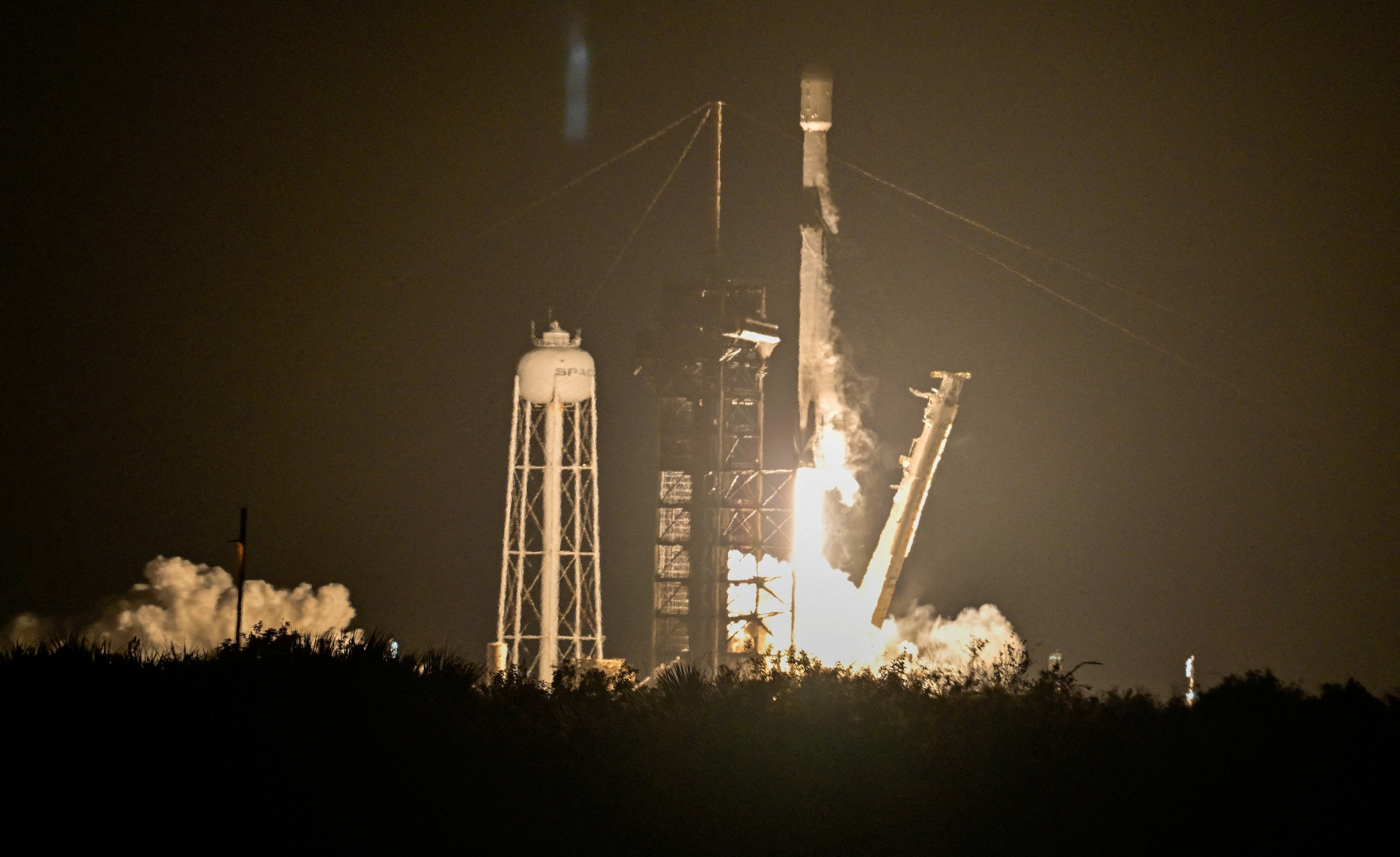 A SpaceX Falcon 9 rocket launches carrying Firefly Aerospace’s Blue Ghost lunar lander. Photo: Reuters