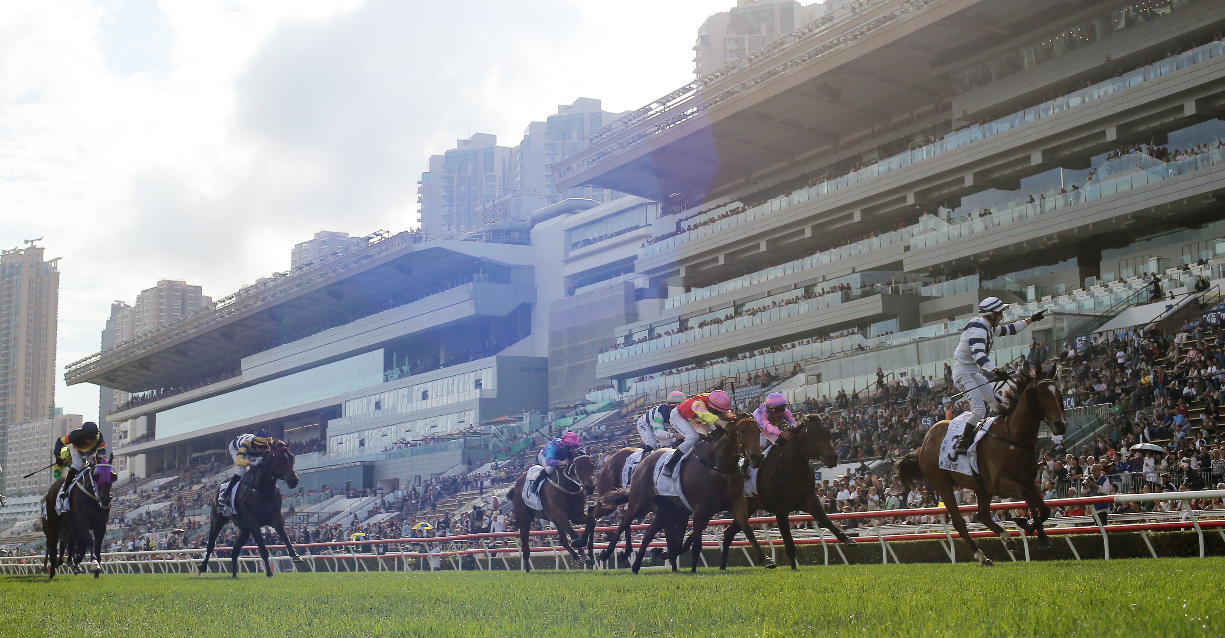 Rubylot takes out Sunday’s Classic Cup (1,800m) under Brenton Avdulla. Photos: Kenneth Chan