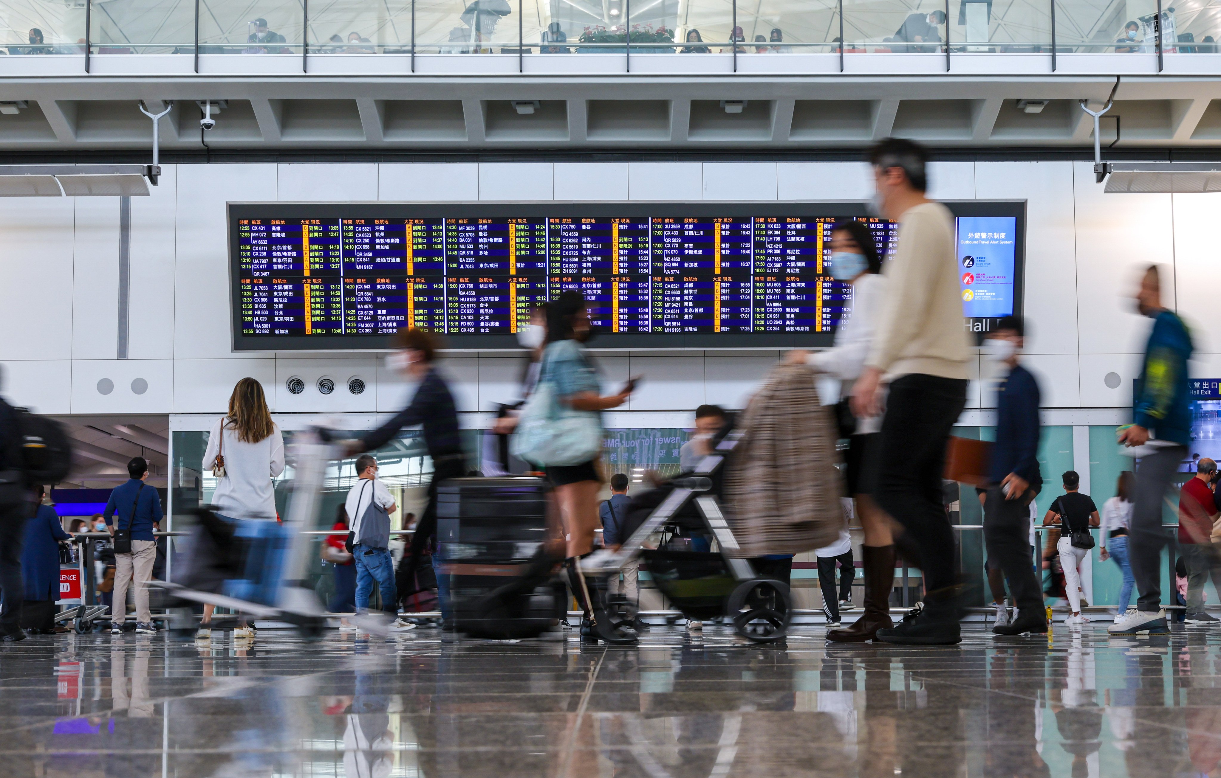 Passengers at Hong Kong International Airport. Photo: Yik Yeung-man