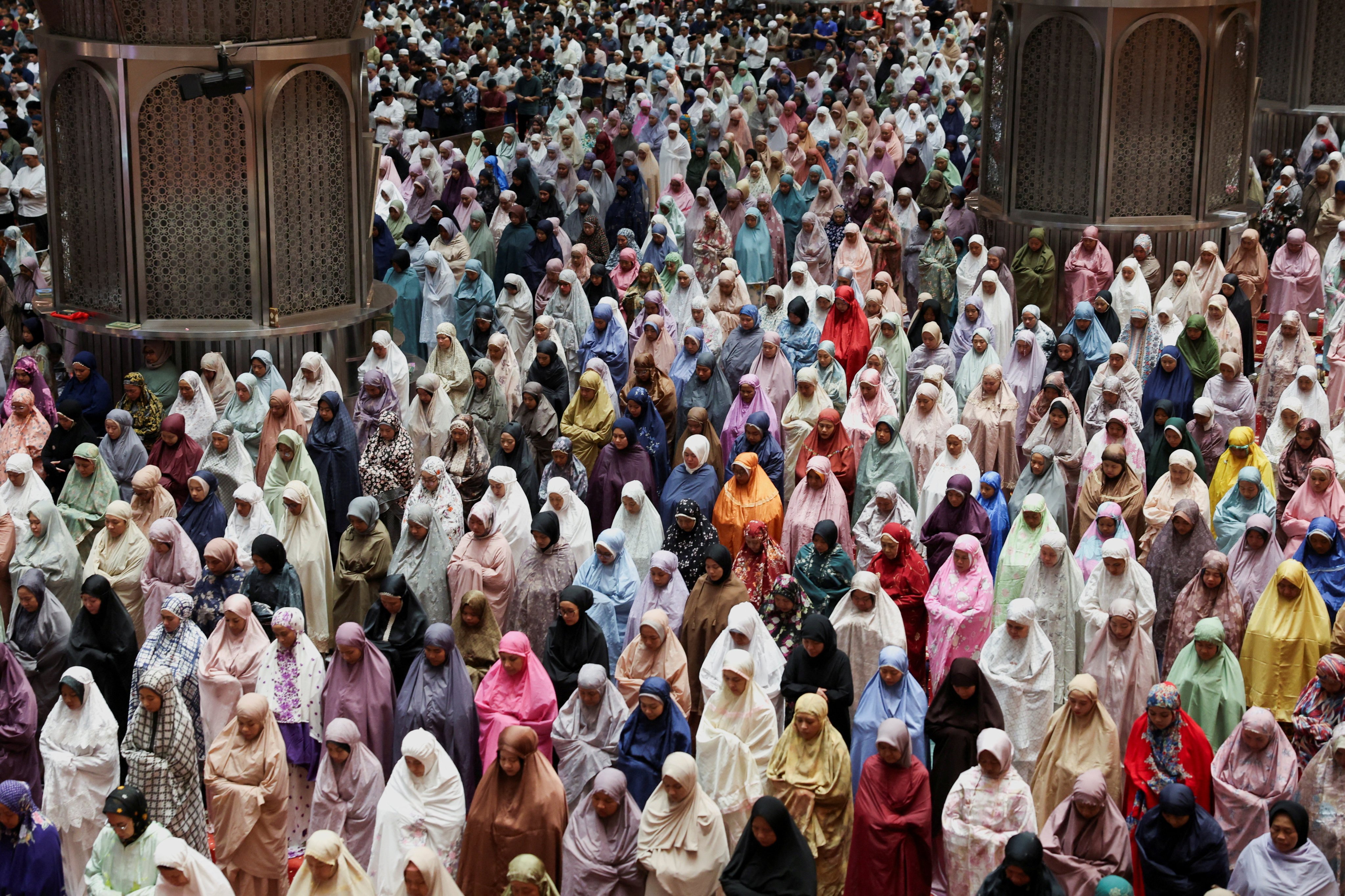 Indonesian Muslim women take part in an evening mass prayers called “Tarawih” on the first night of Ramadan at the Grand Mosque of Istiqlal in Jakarta, Indonesia. Photo: Reuters