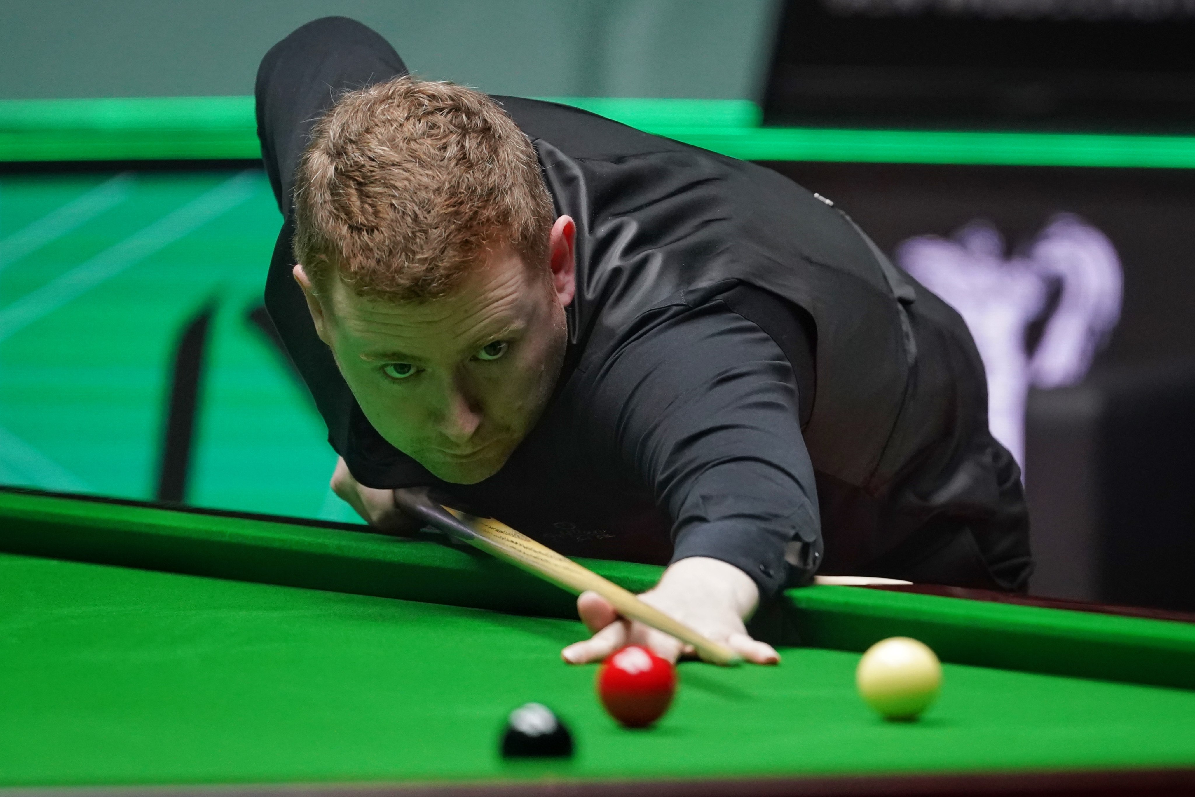 Ben Woollaston lines up a shot during his first round World Grand Prix match against Shaun Murphy at Kai Tak Arena. Photo: Elson Li